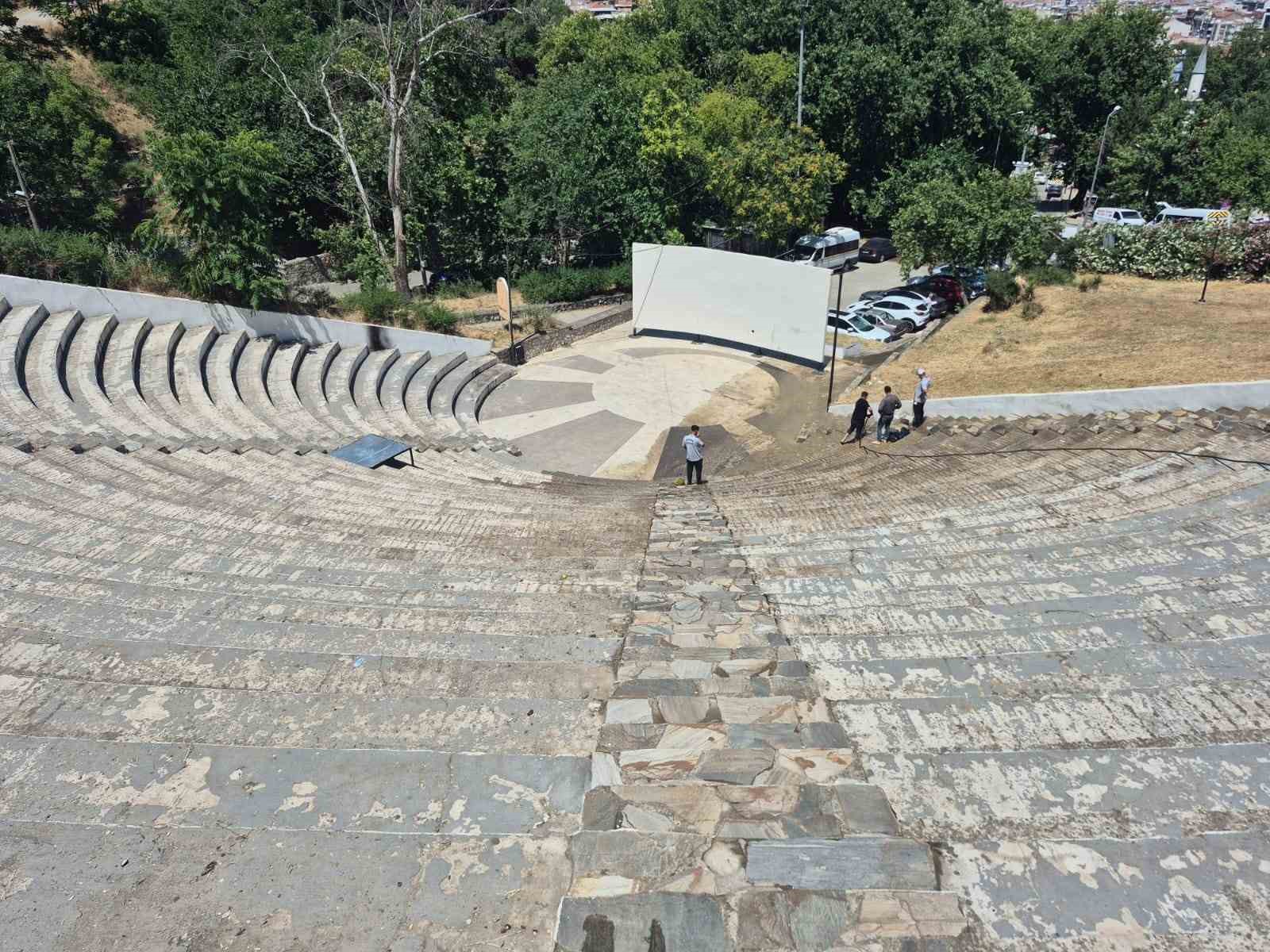 Şehzadeler’de 67 mahallede çalışmalar aralıksız devam ediyor