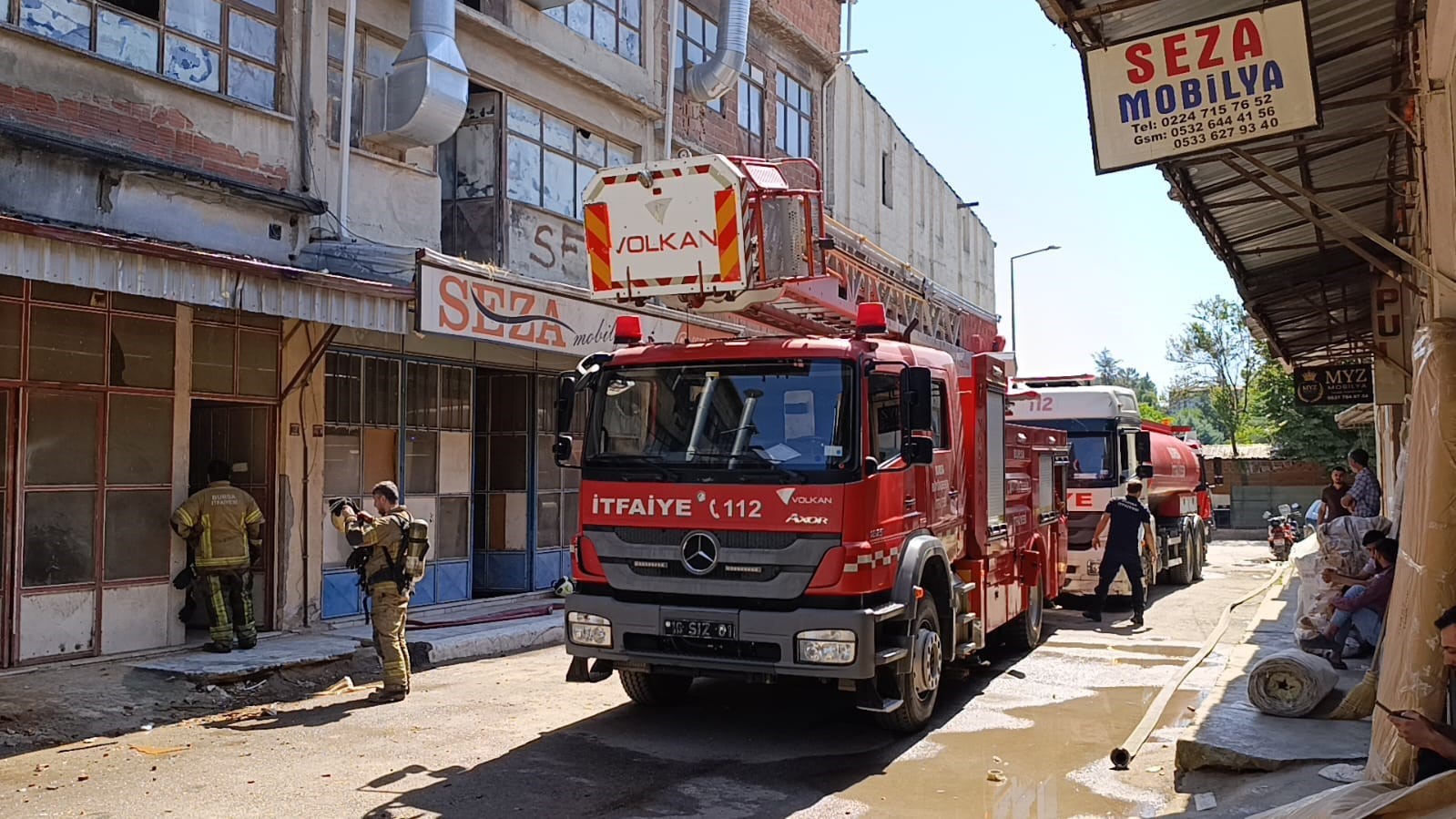 Mobilya imalathanesinde korkutan yangın