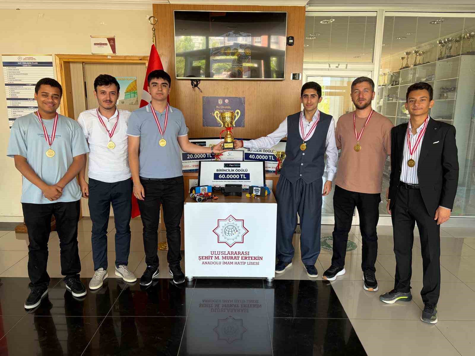 Afrikalı ve Türk öğrenciler tasarlayıp geliştirdikleri robotlarla Türkiye şampiyonu oldular