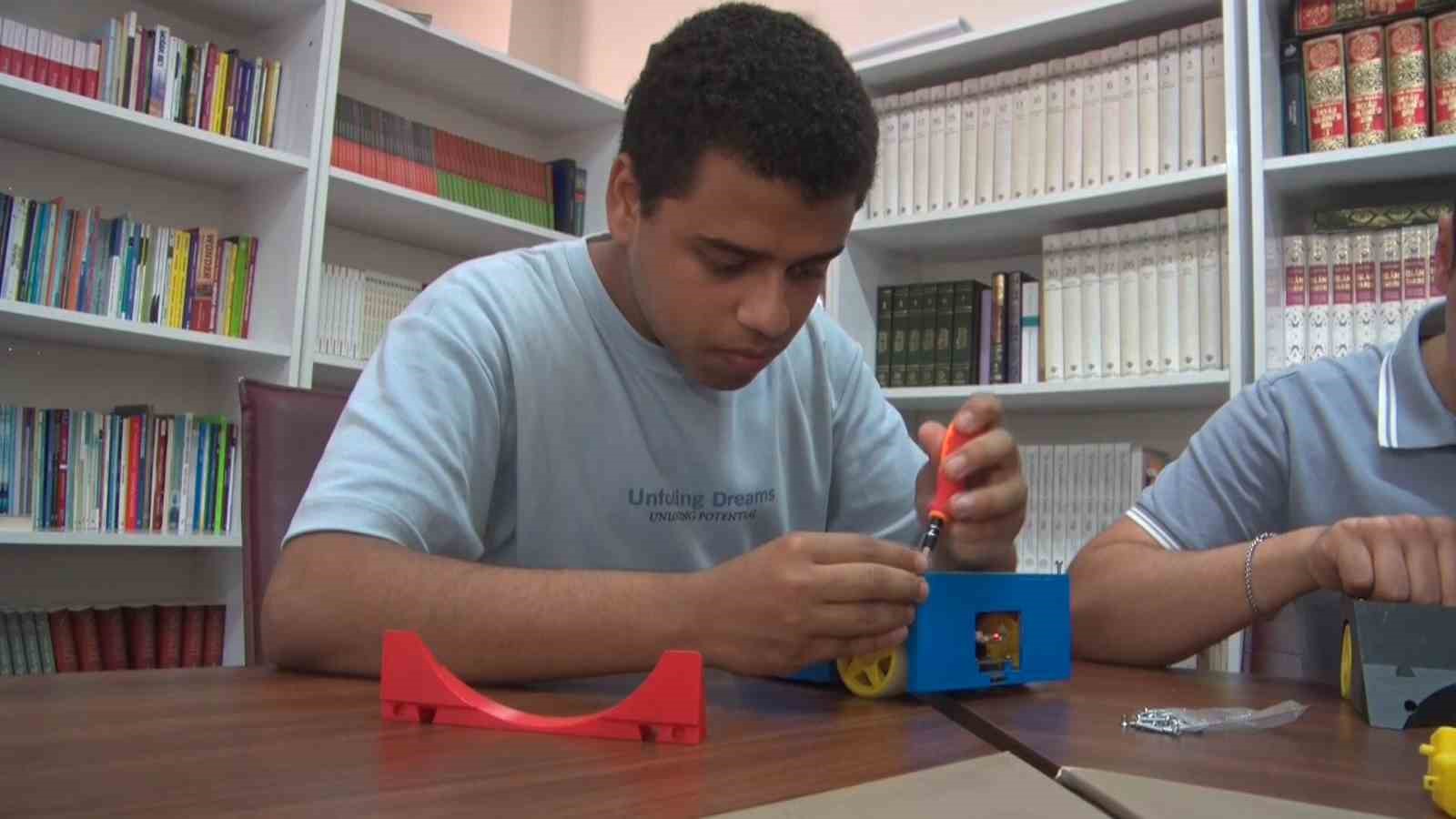 Afrikalı ve Türk öğrenciler tasarlayıp geliştirdikleri robotlarla Türkiye şampiyonu oldular