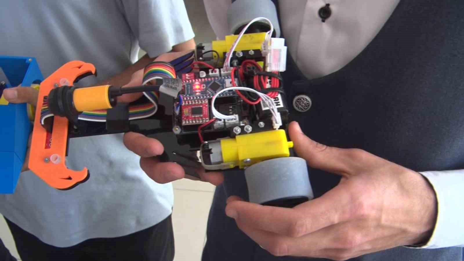 Afrikalı ve Türk öğrenciler tasarlayıp geliştirdikleri robotlarla Türkiye şampiyonu oldular