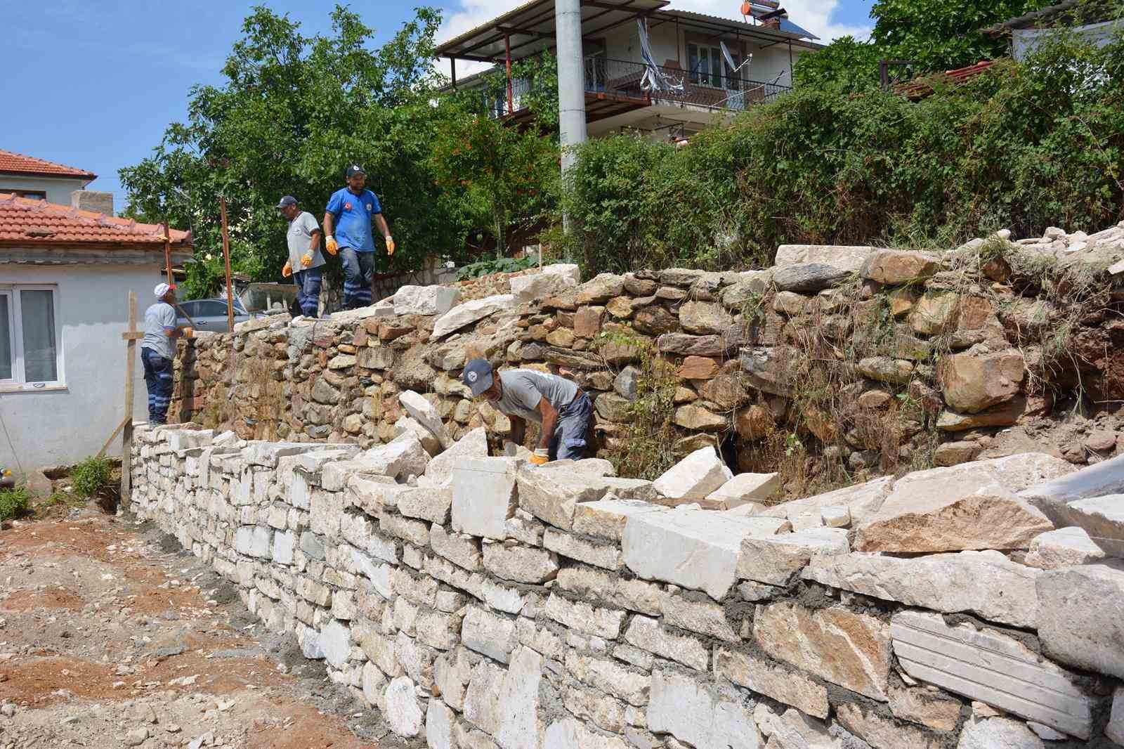 Başkan Kumral mahallelerde süren çalışmaları yerinde inceledi