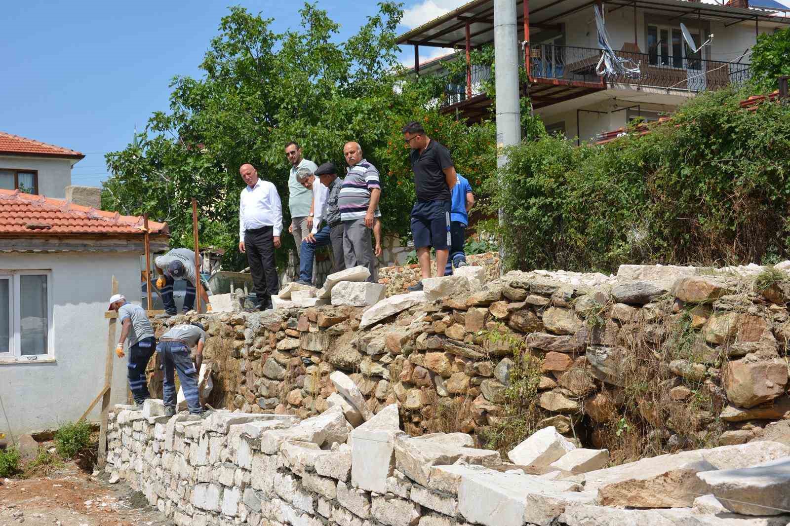 Başkan Kumral mahallelerde süren çalışmaları yerinde inceledi