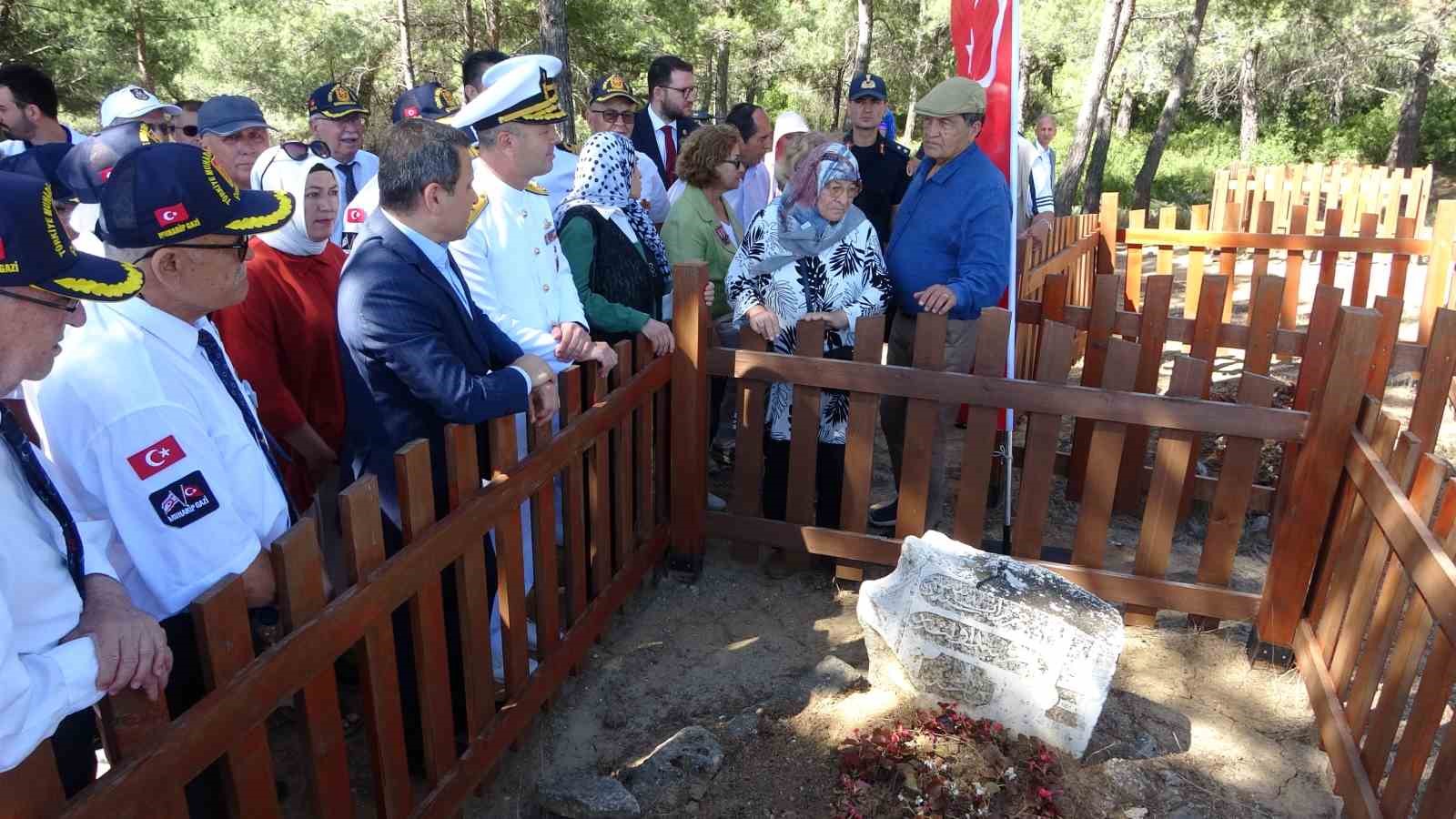 Şehit Tabip Binbaşı Mehmet İsmail Bey, kabri başında dualarla anıldı