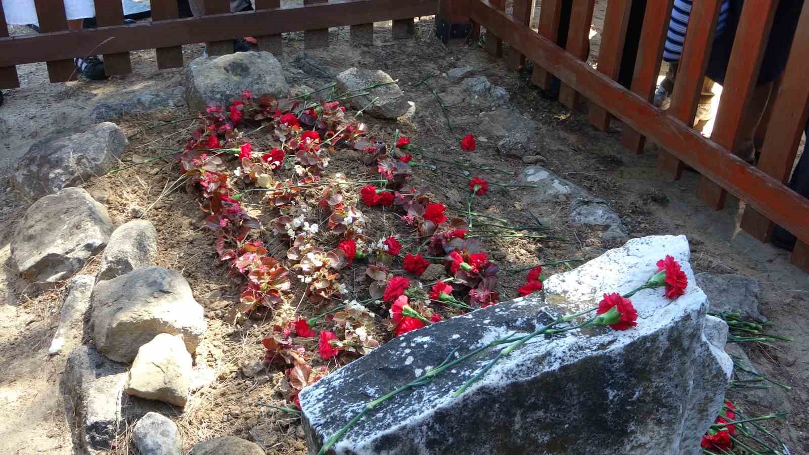 Şehit Tabip Binbaşı Mehmet İsmail Bey, kabri başında dualarla anıldı
