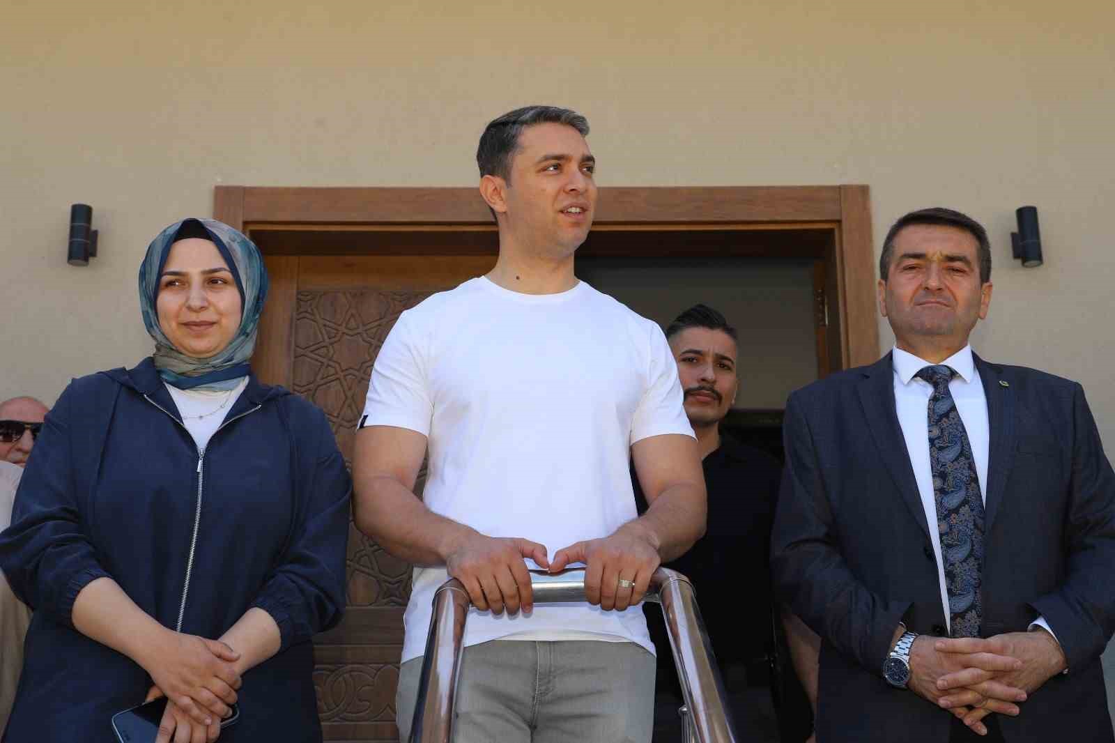 Saruhanlı Kaymakamı Murat Acar gözyaşları ve dualarla uğurlandı