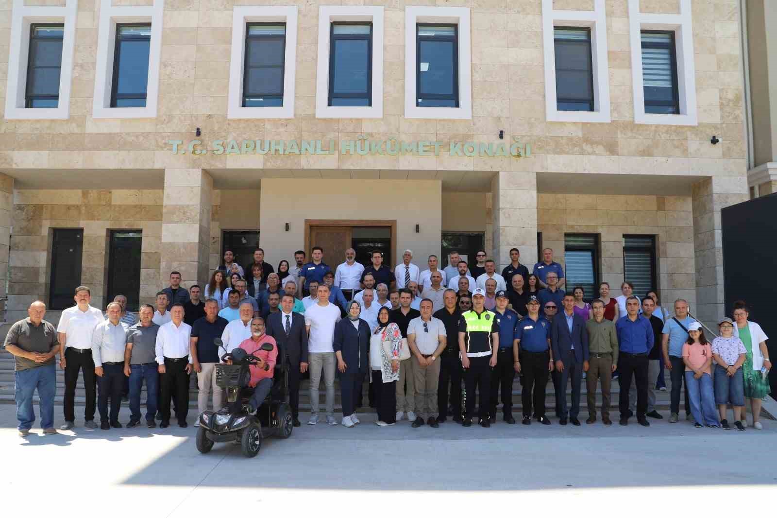 Saruhanlı Kaymakamı Murat Acar gözyaşları ve dualarla uğurlandı