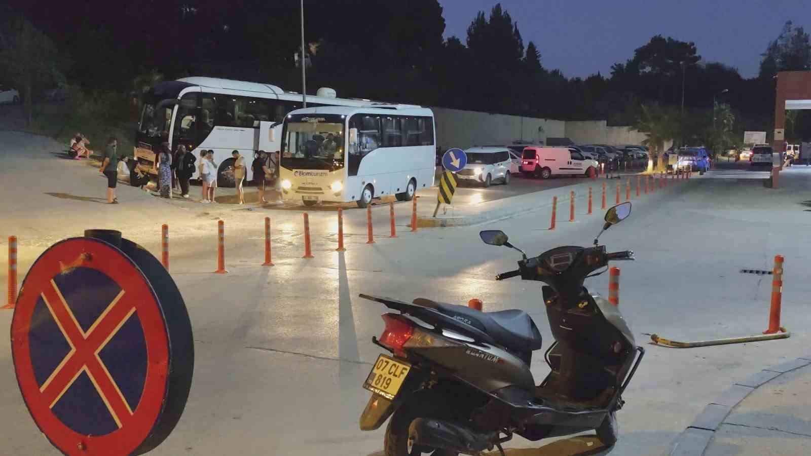 Manavgat’ta gıda zehirlenmesi şüphesiyle hastaneye kaldırılan 52 tatilci taburcu edildi