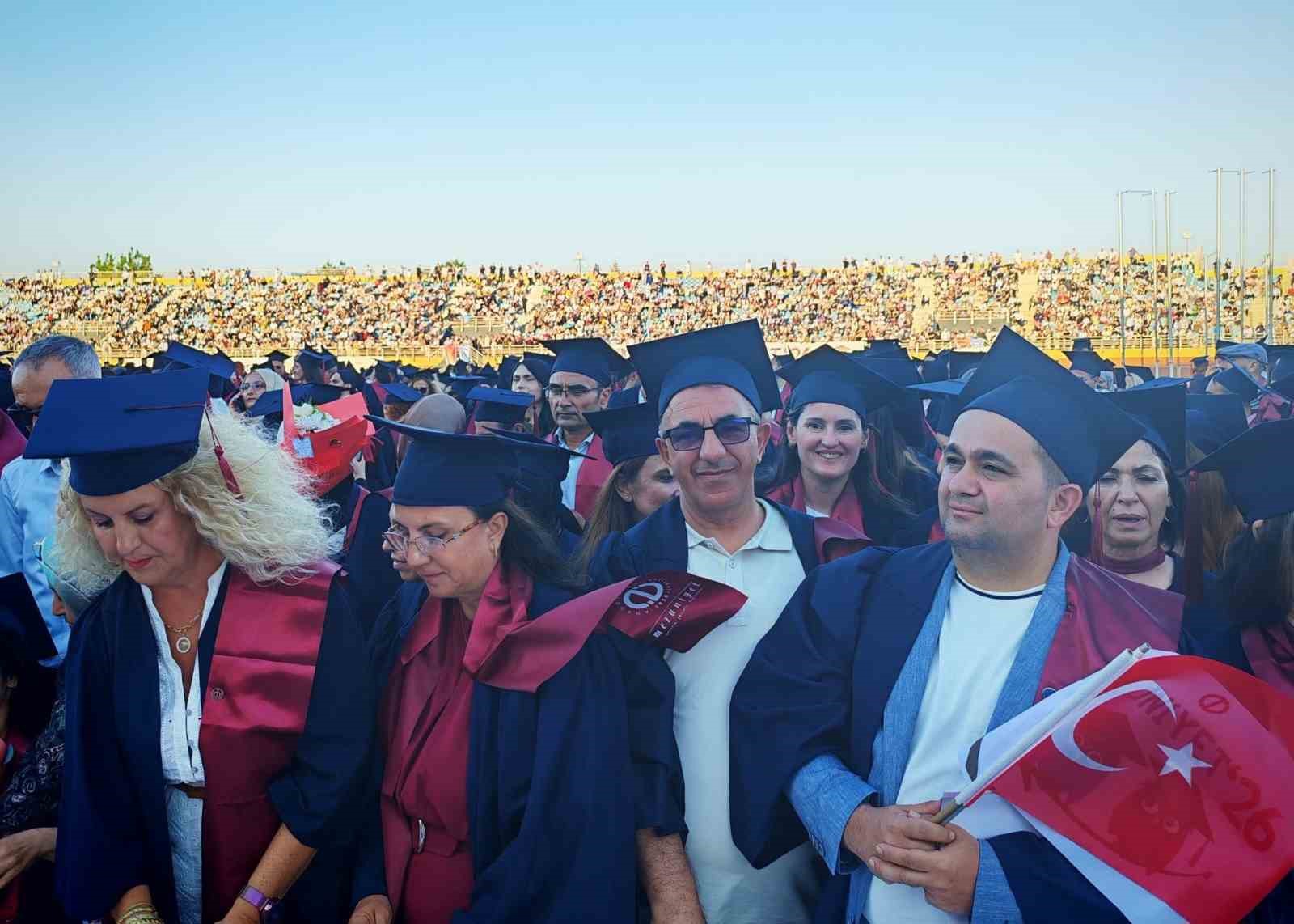 Bursa’nın aile hekimi Dr. Ahmet Kartal, 10’uncu diplomasını Eskişehir’de aldı