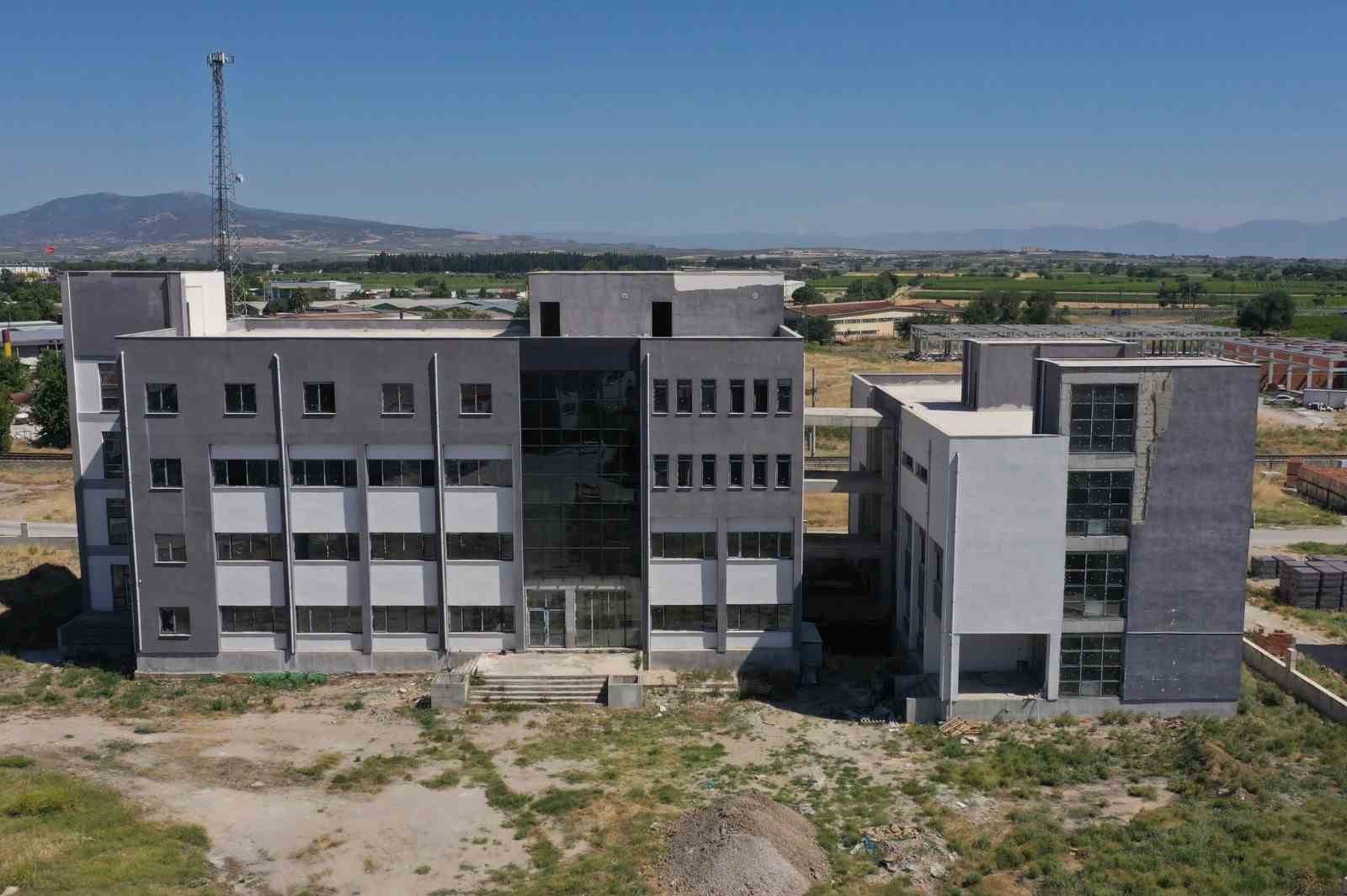 Rektör Kibar Saruhanlı MYO inşaatını yerinde inceledi