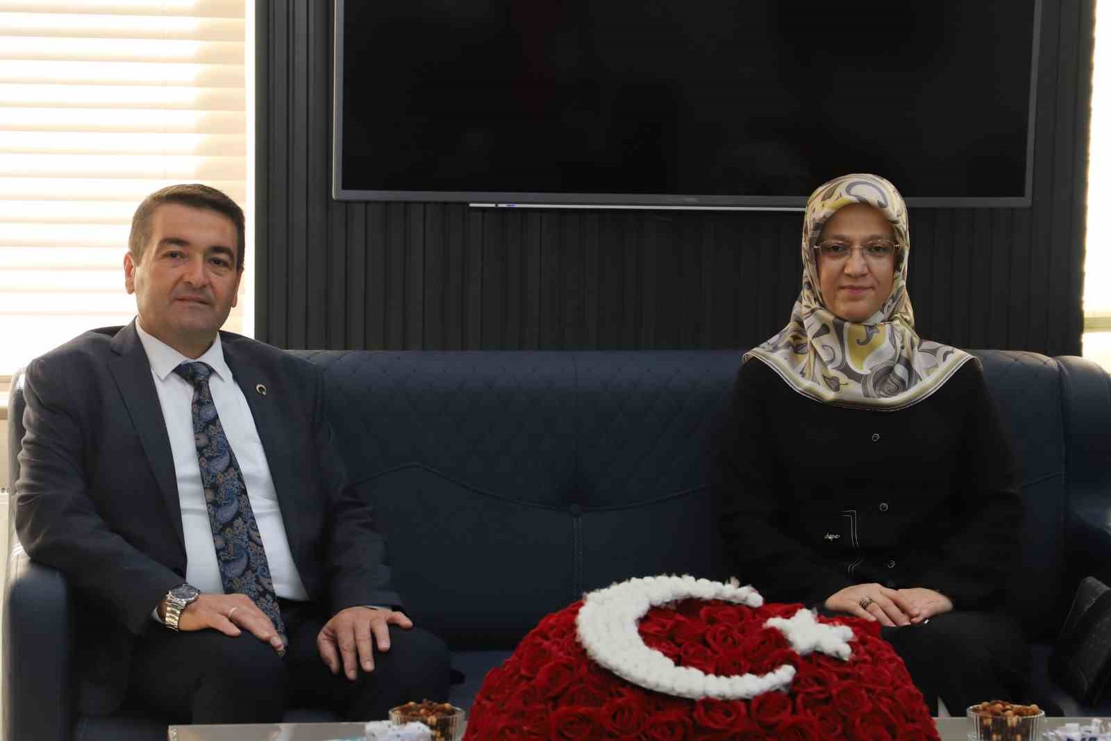 Rektör Kibar Saruhanlı MYO inşaatını yerinde inceledi
