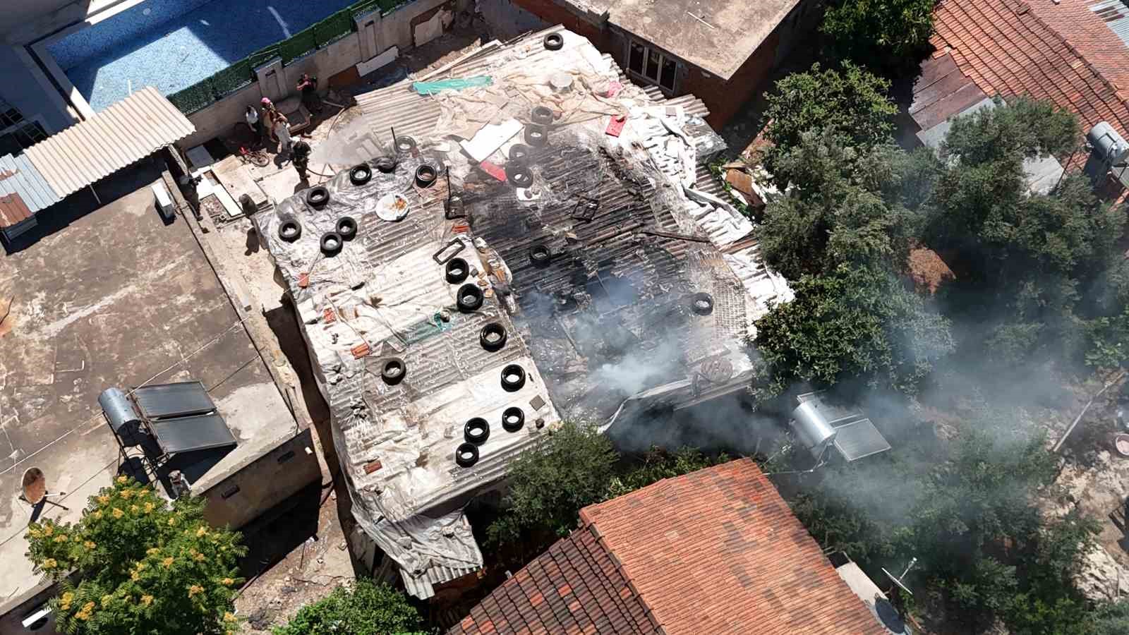 Müstakil evde çıkan yangın bitişikteki evlere sıçramadan söndürüldü