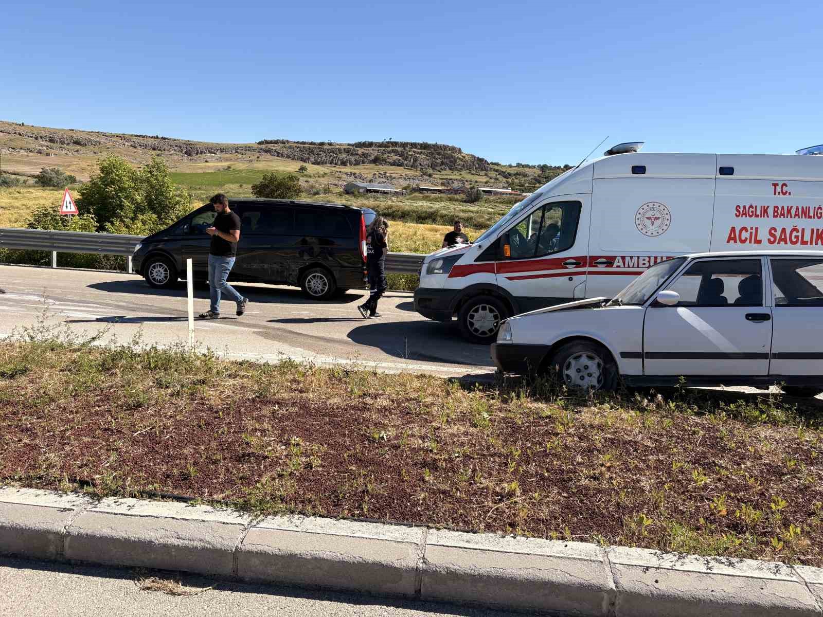 Aksaray’da otomobil minibüse çarptı: 8 yaralı