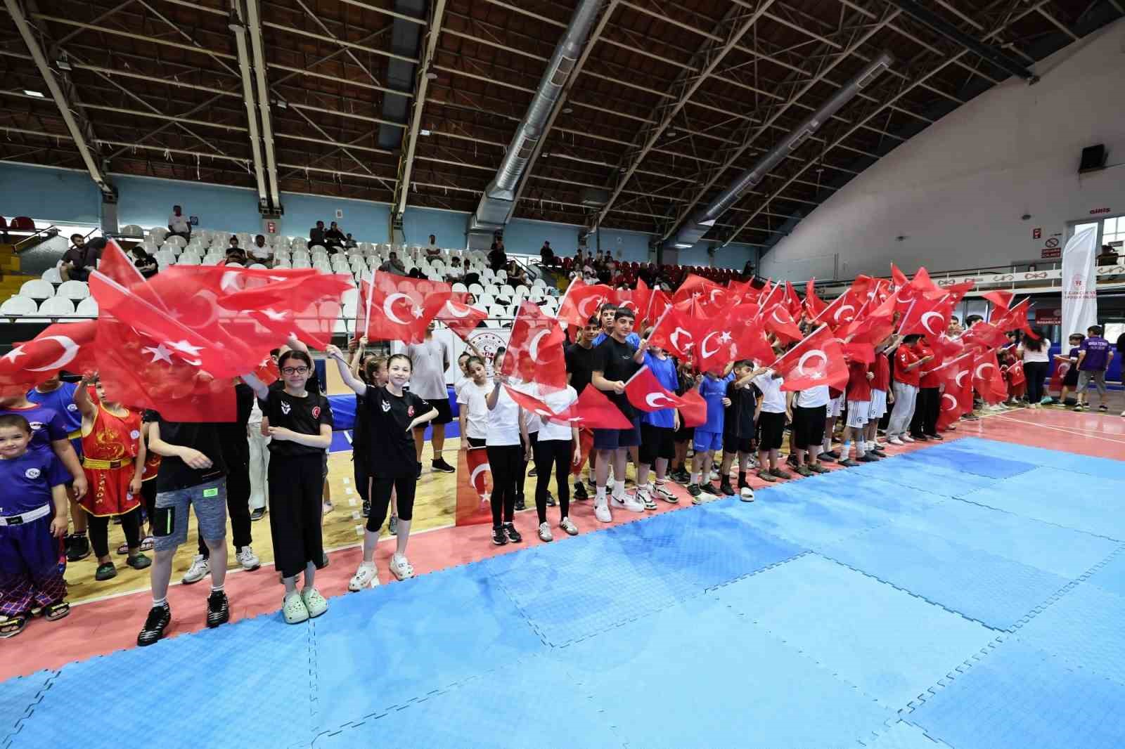 Manisa’da GSB Spor Okulları ile 36 branşta ücretsiz spor eğitimi başladı