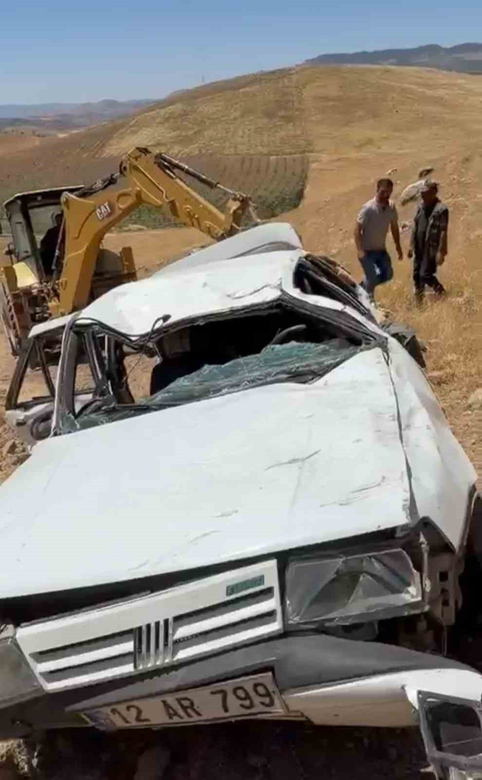 Siirt’te otomobil hurdaya döndü: 2 yaralı