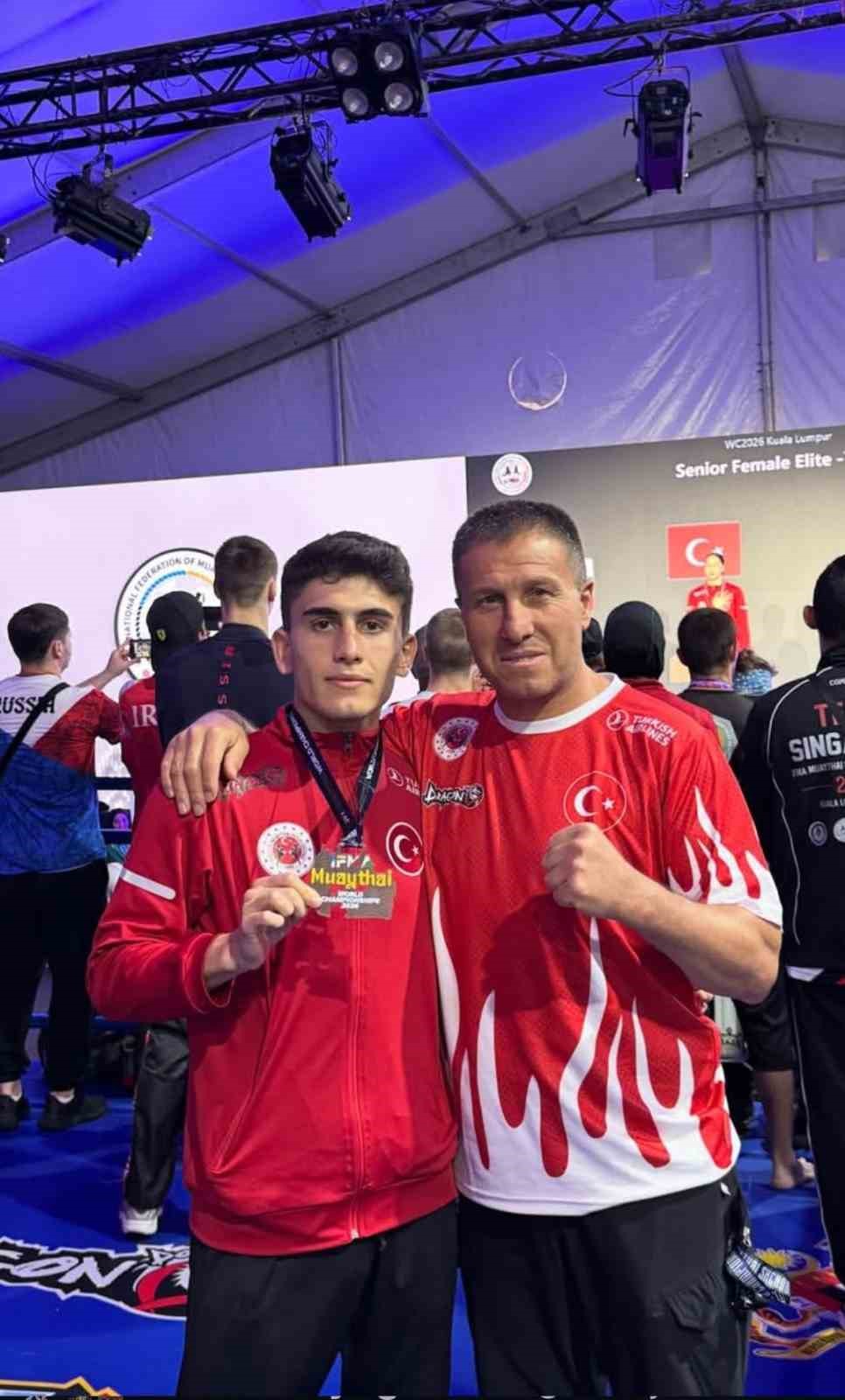 Kayserili Muaythai sporcularından dünya arenasında büyük zafer