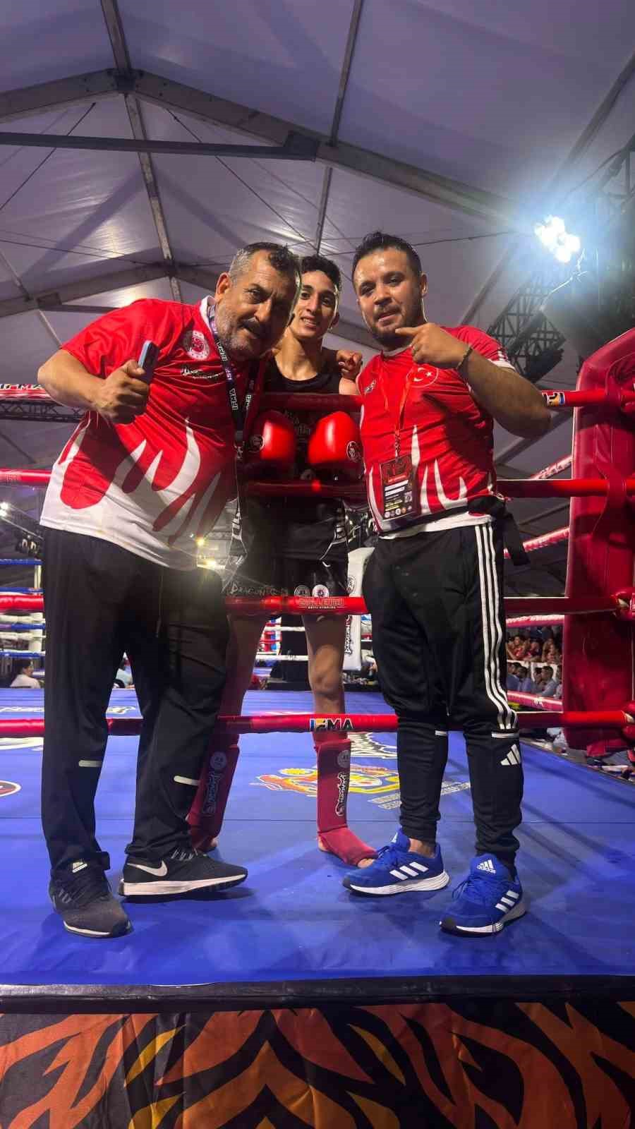 Kayserili Muaythai sporcularından dünya arenasında büyük zafer