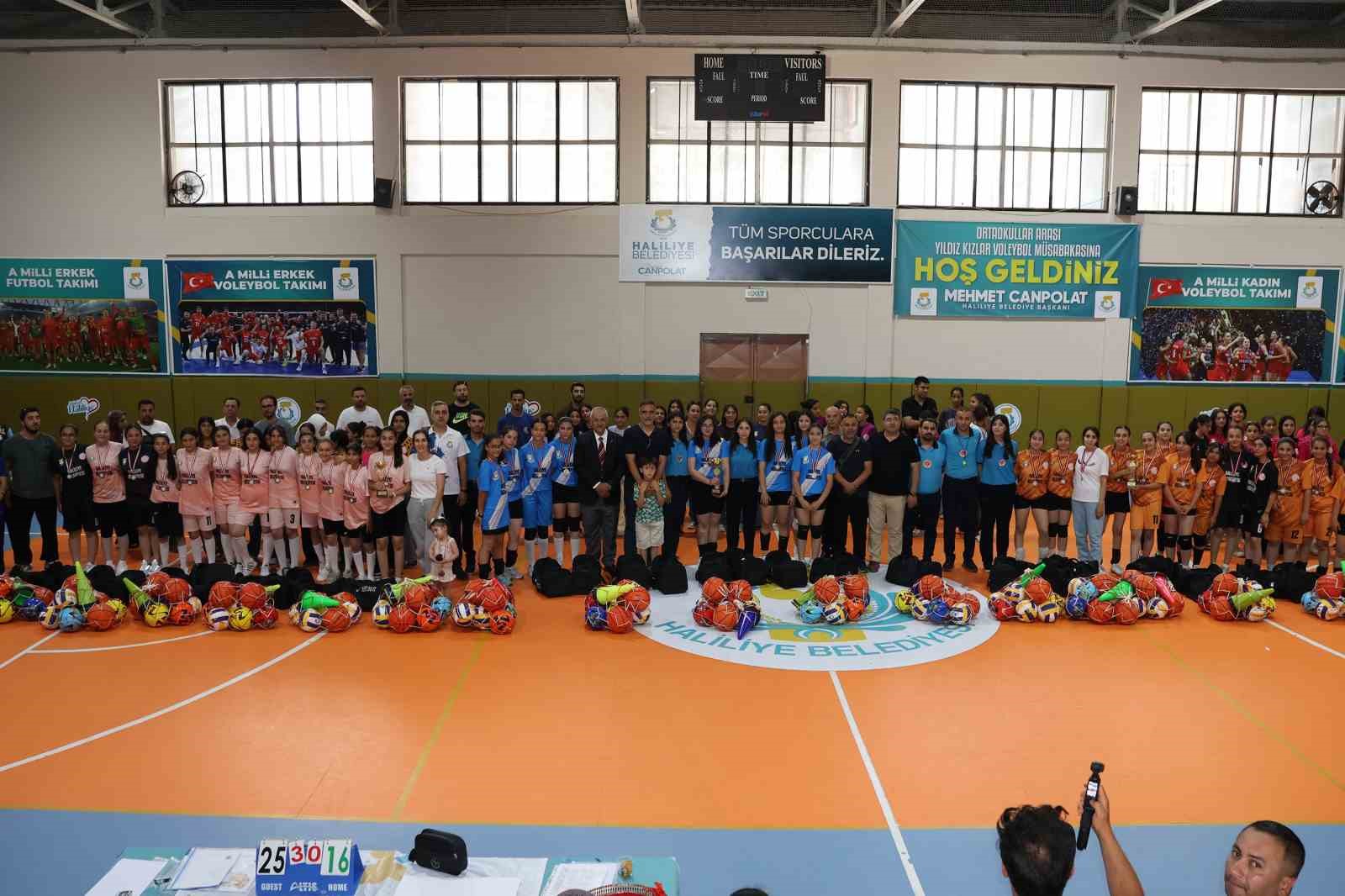 Genç sporcular Haliliye’de voleybol coşkusu yaşadı