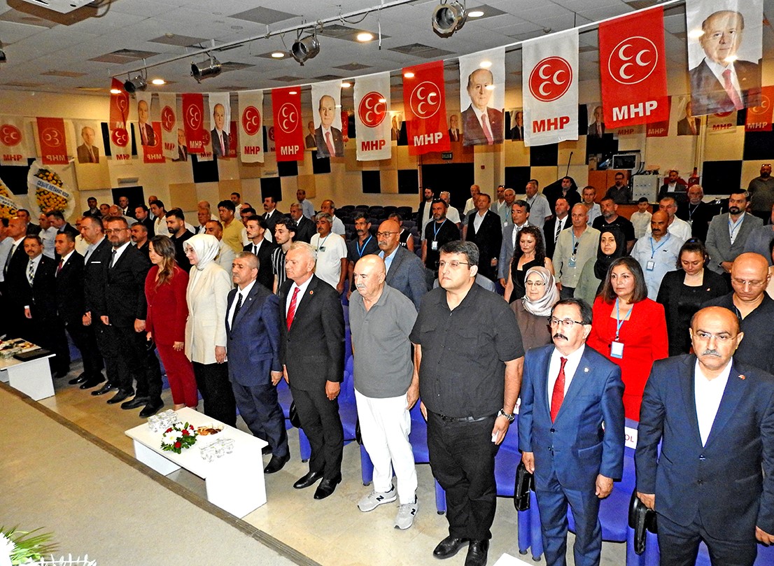 MHP Çeşme’de Galip Uluçam yeniden başkan seçildi