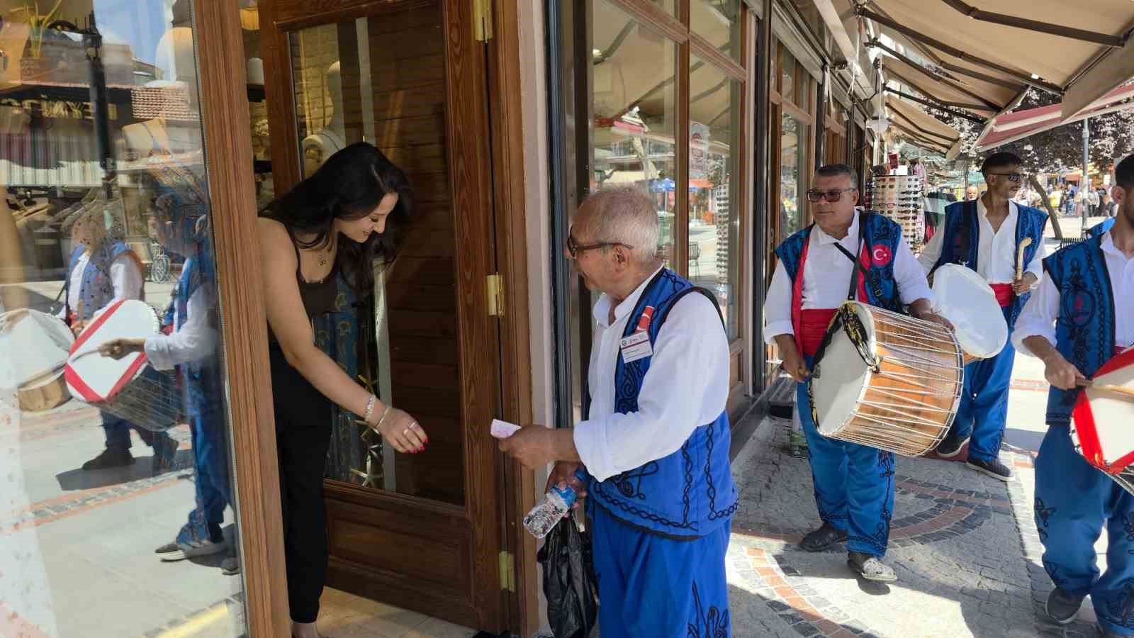Edirne’de davul-zurna ekibinden esnafa Kırkpınar daveti