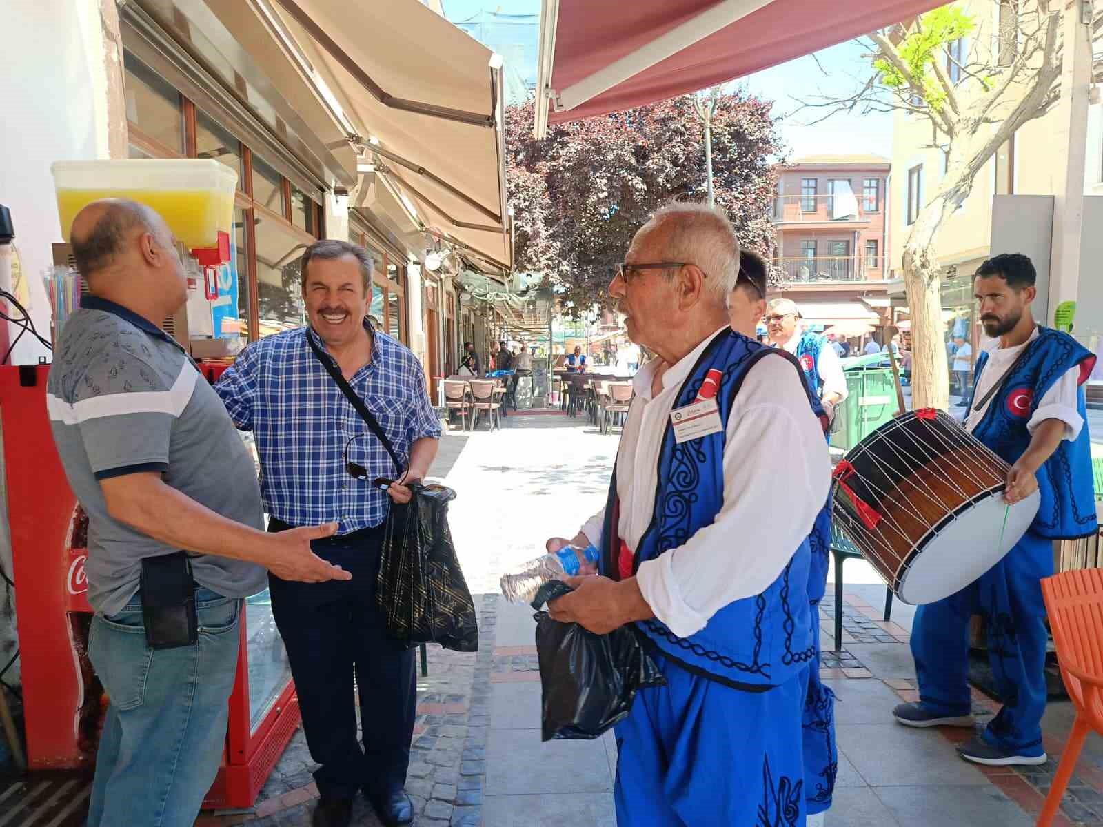 Edirne’de davul-zurna ekibinden esnafa Kırkpınar daveti