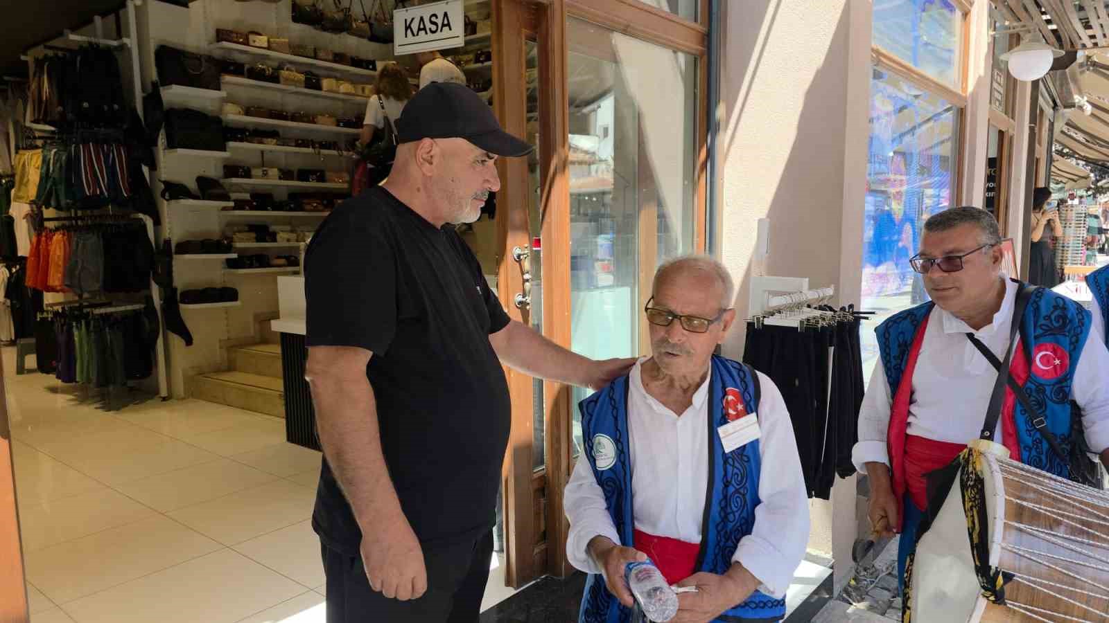 Edirne’de davul-zurna ekibinden esnafa Kırkpınar daveti