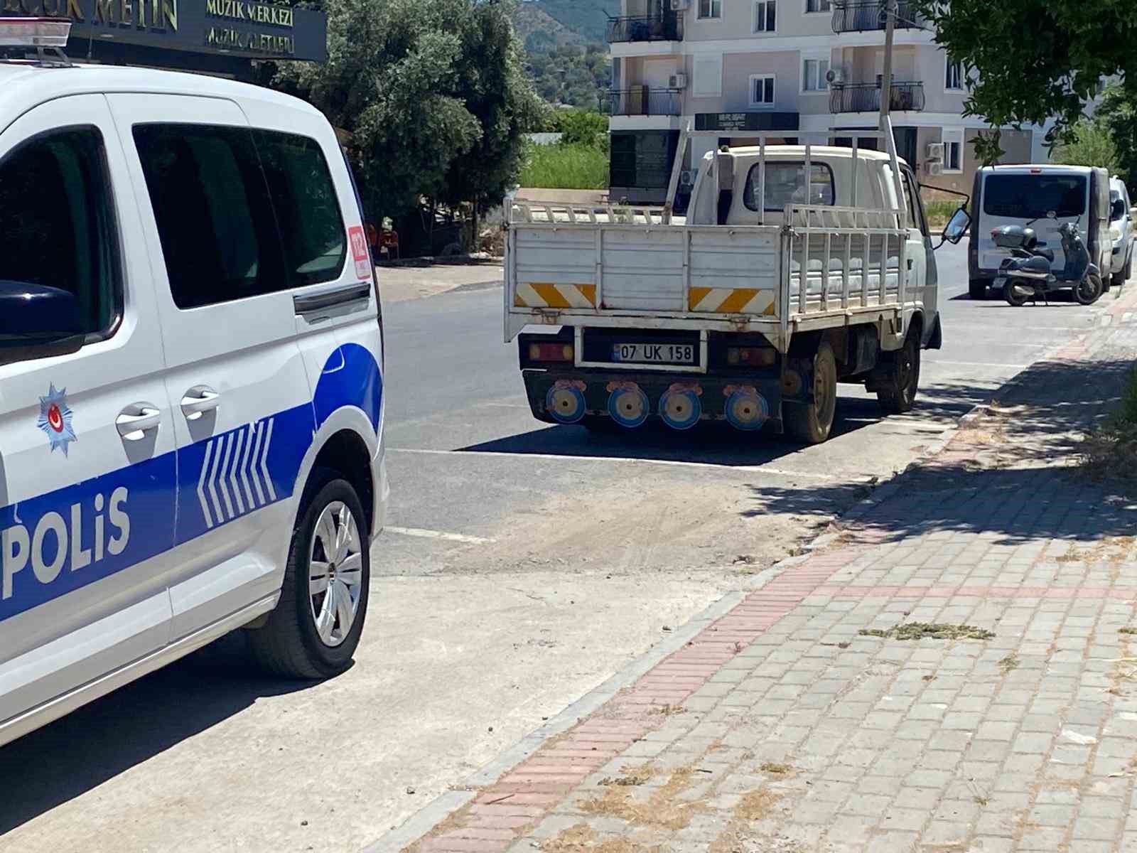 Gazipaşa’da motosiklet ile kamyonet çarpıştı: 1 yaralı