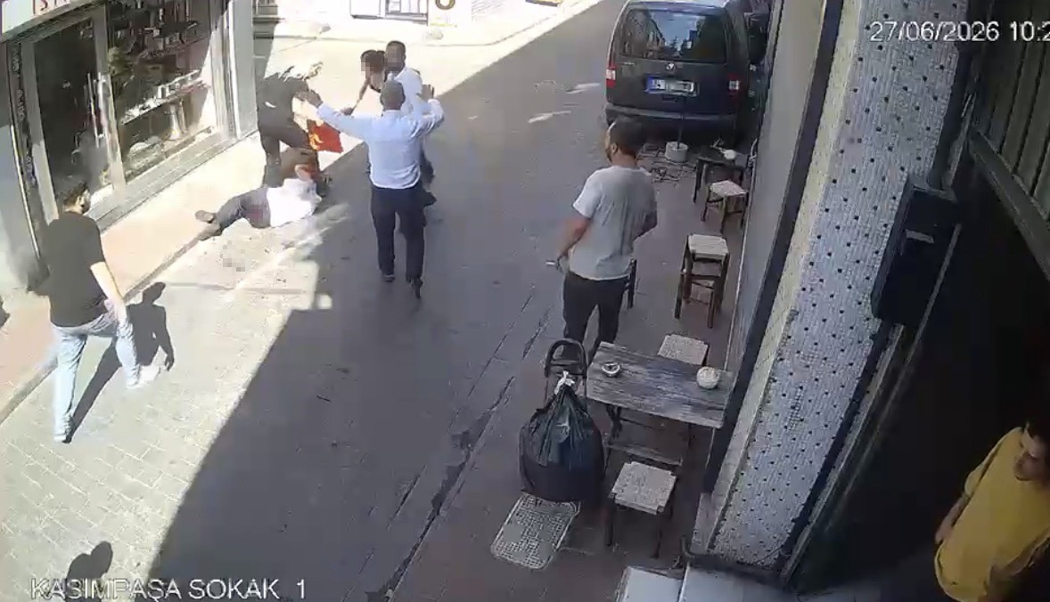 Beyoğlu’nda sarkıntılık iddiası kanlı bitti: Tekme, tokat ve dubayla dövülen şahıs bıçaklandı