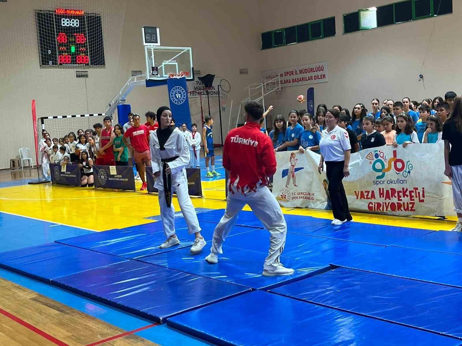 Burhaniye’de Yaz Spor Okulları törenle açıldı
