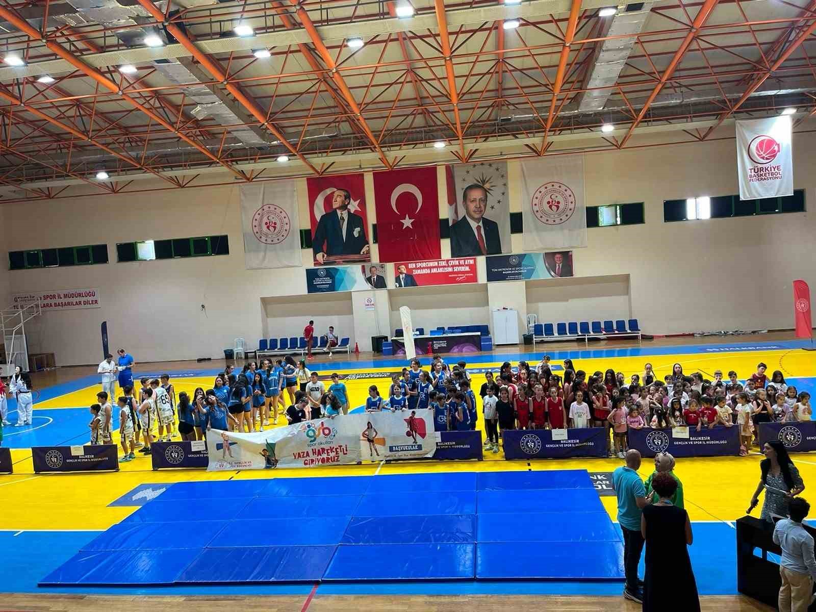 Burhaniye’de Yaz Spor Okulları törenle açıldı