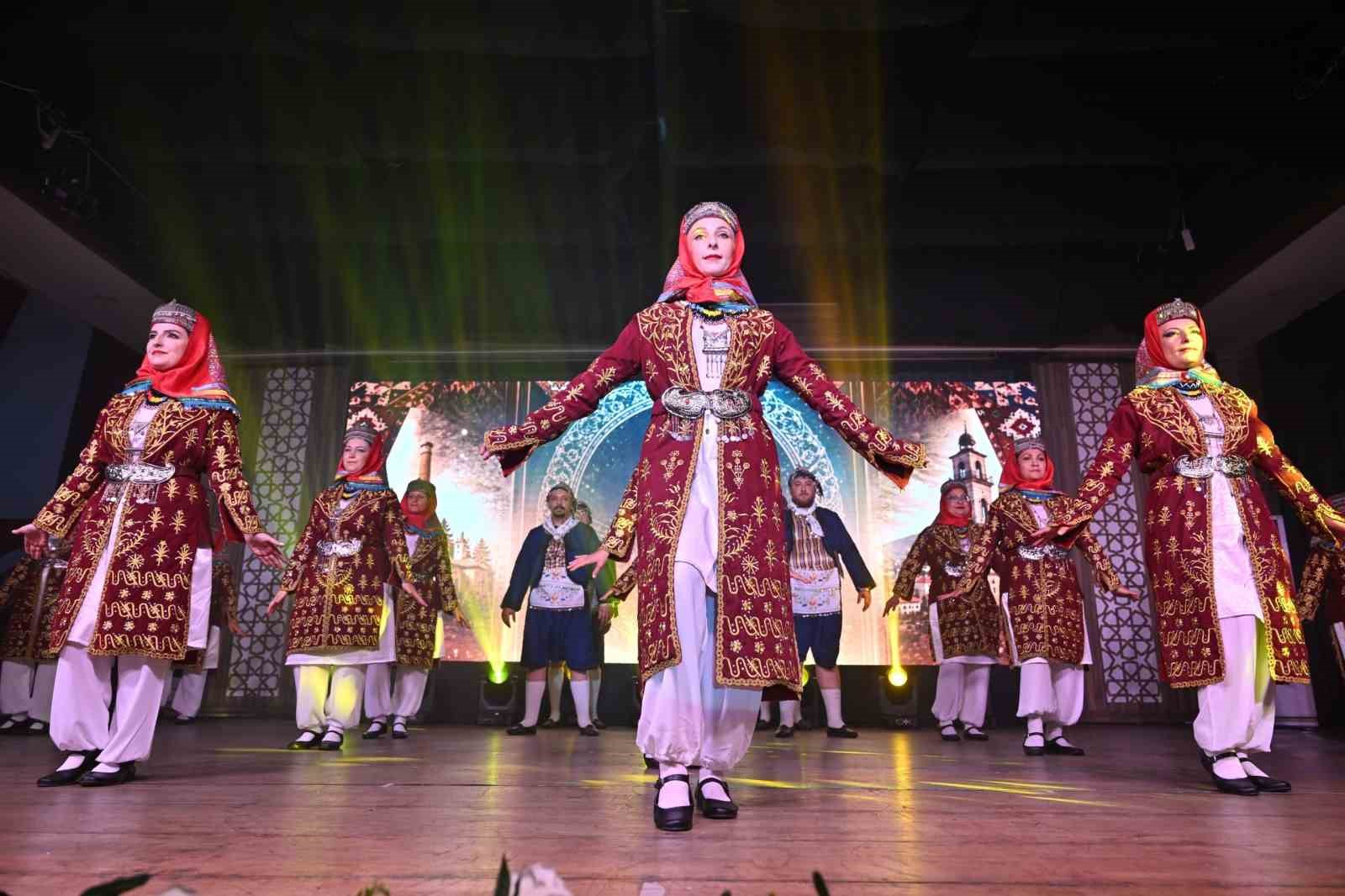 Halk dansları gala gecesi büyüledi
