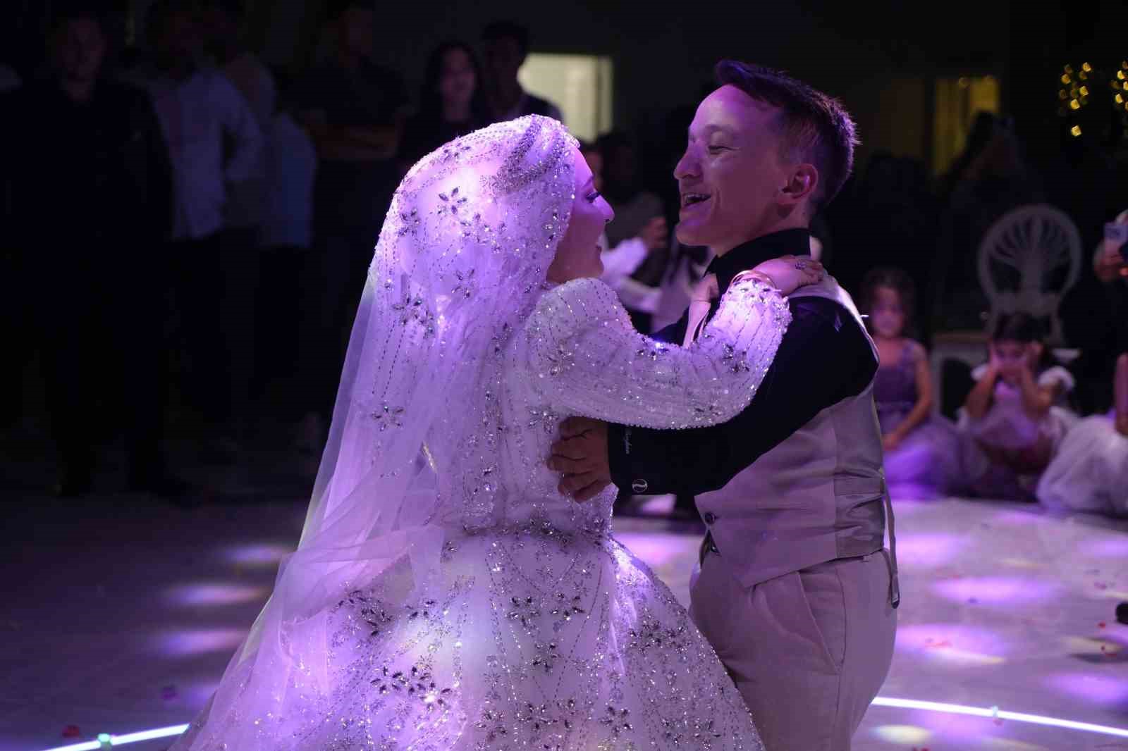 Boyları küçük, aşkları çok büyük