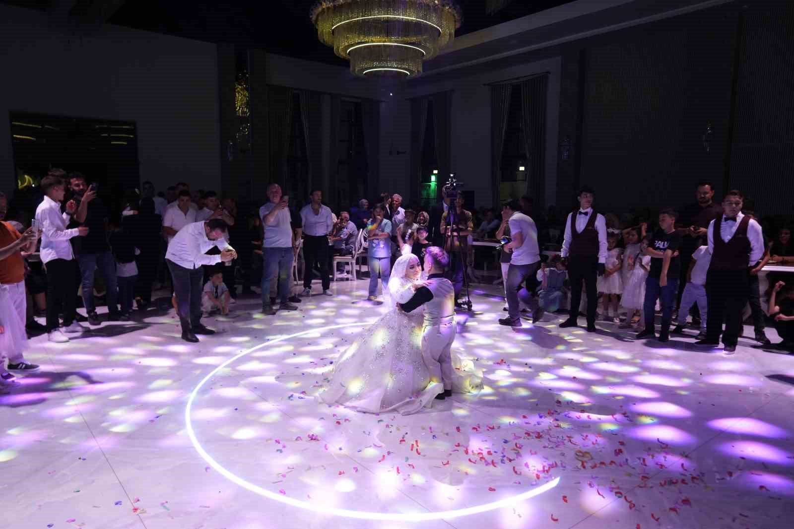 Boyları küçük, aşkları çok büyük