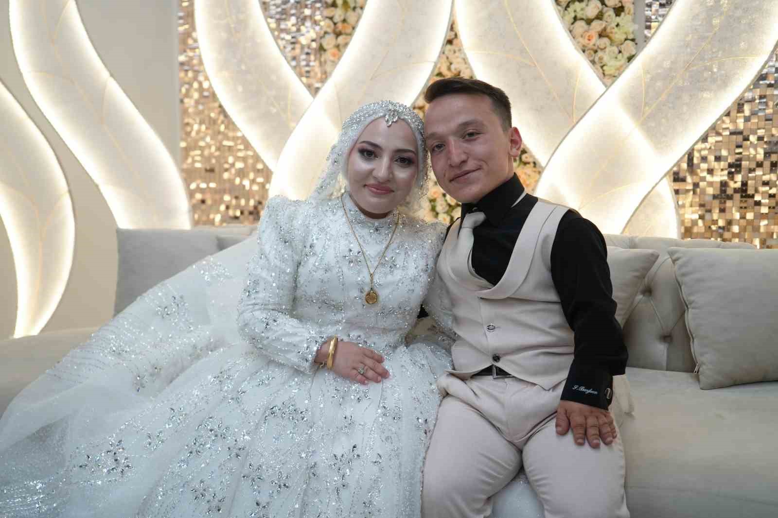 Boyları küçük, aşkları çok büyük