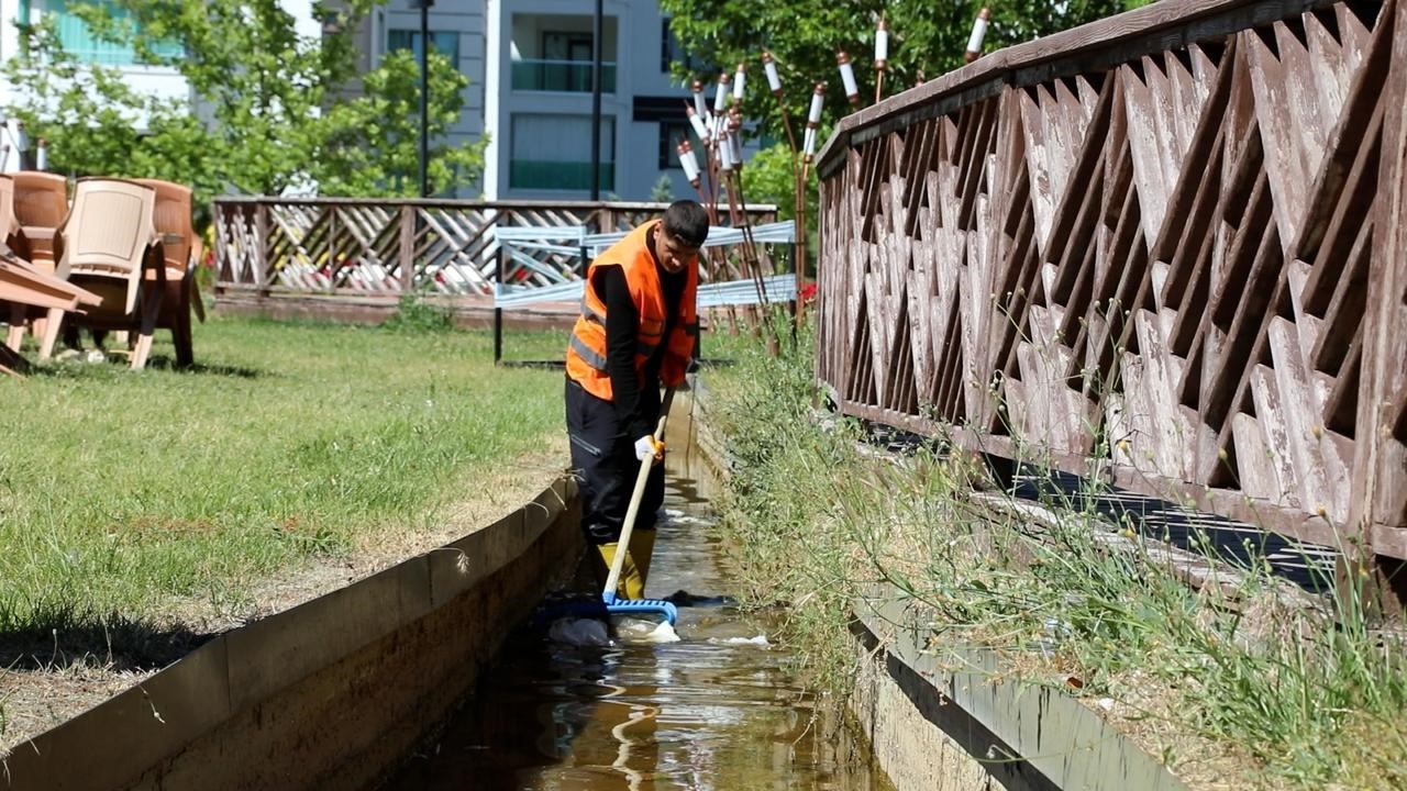 Elazığ’da yeşil alanlarda düzenleme çalışmaları sürüyor