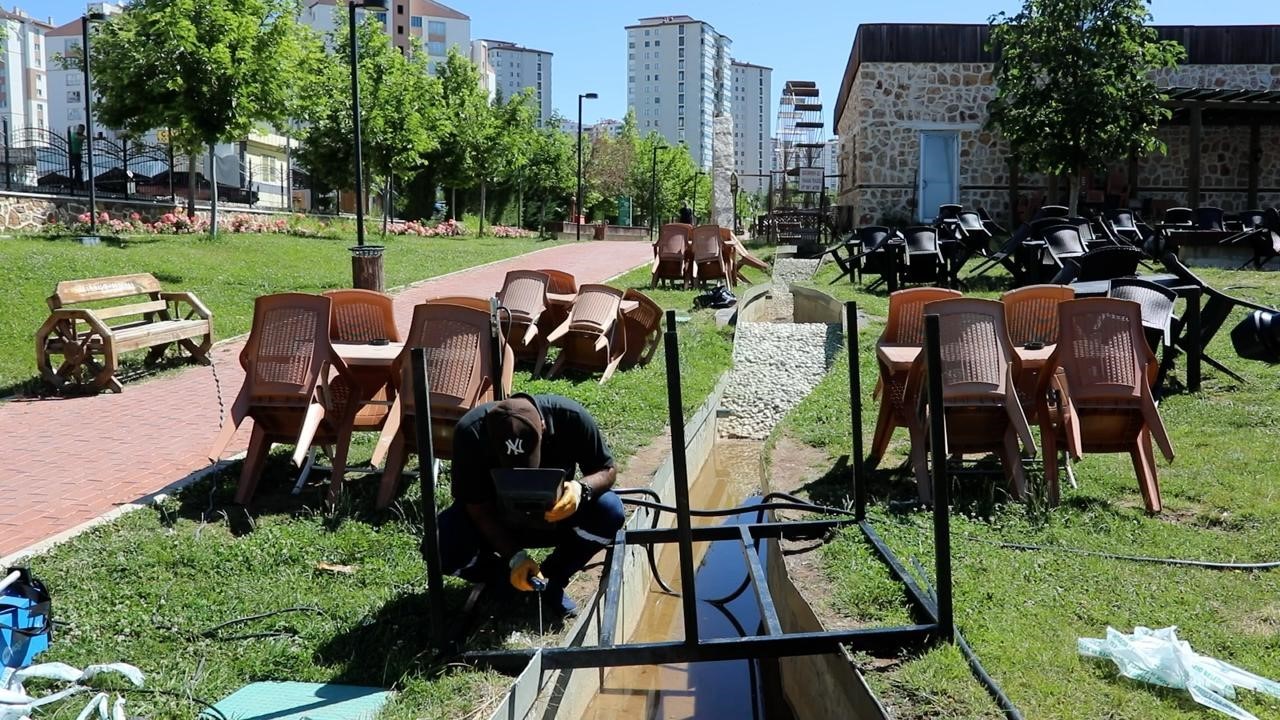 Elazığ’da yeşil alanlarda düzenleme çalışmaları sürüyor