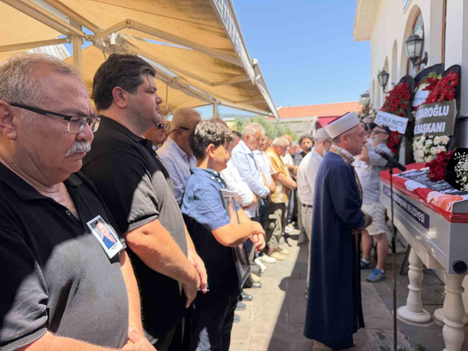 Kuşadası Belediyesi eski başkanı Berberoğlu, son yolculuğuna uğurlandı