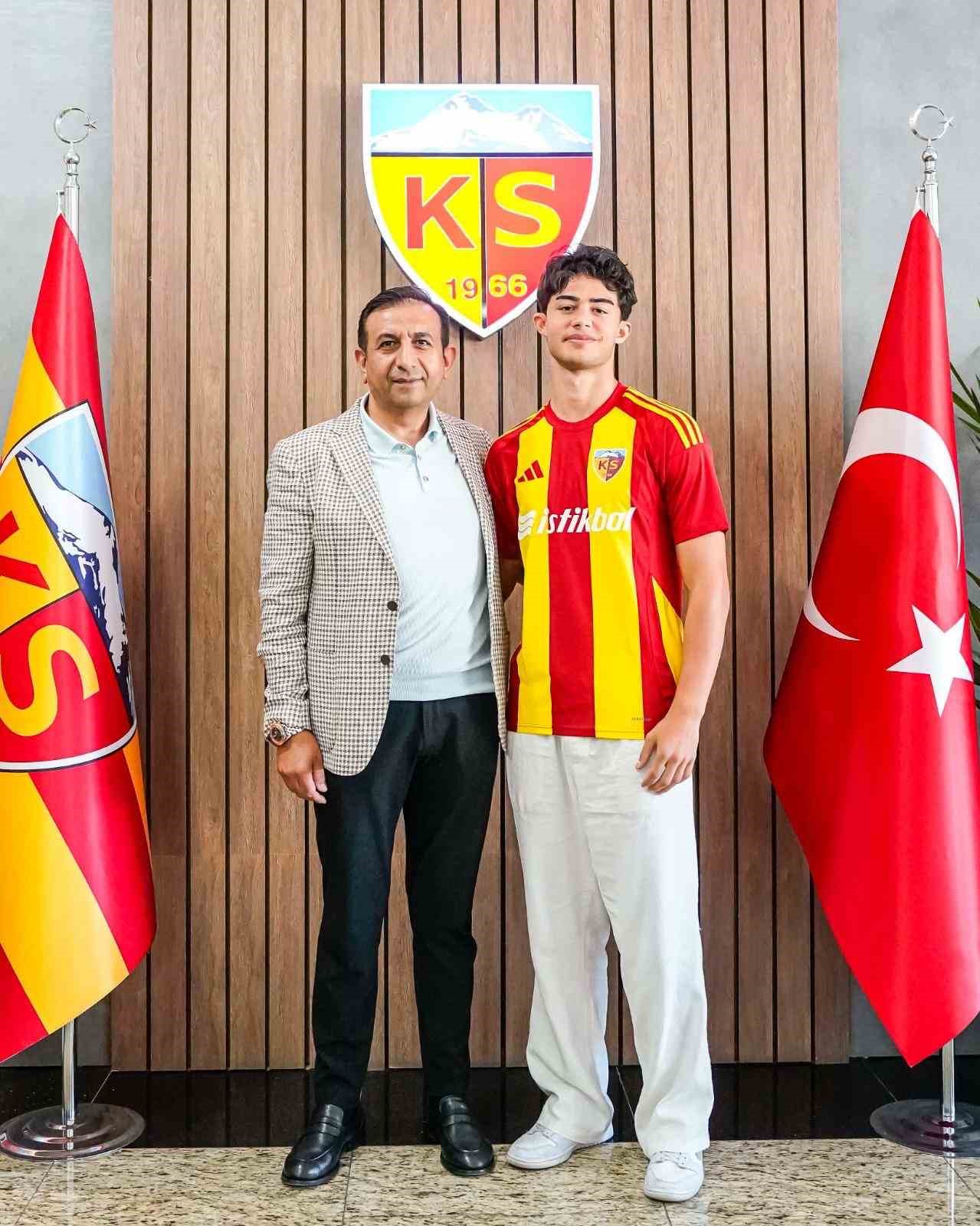 Kayserispor, Kayra ile sözleşme uzattı