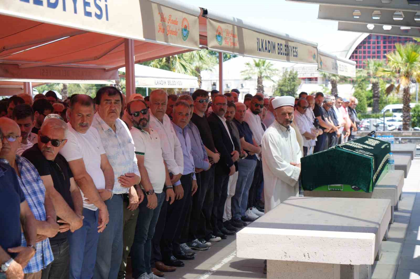 Trafik kazasında hayatını kaybeden genç motosikletçi, son yolculuğuna uğurlandı