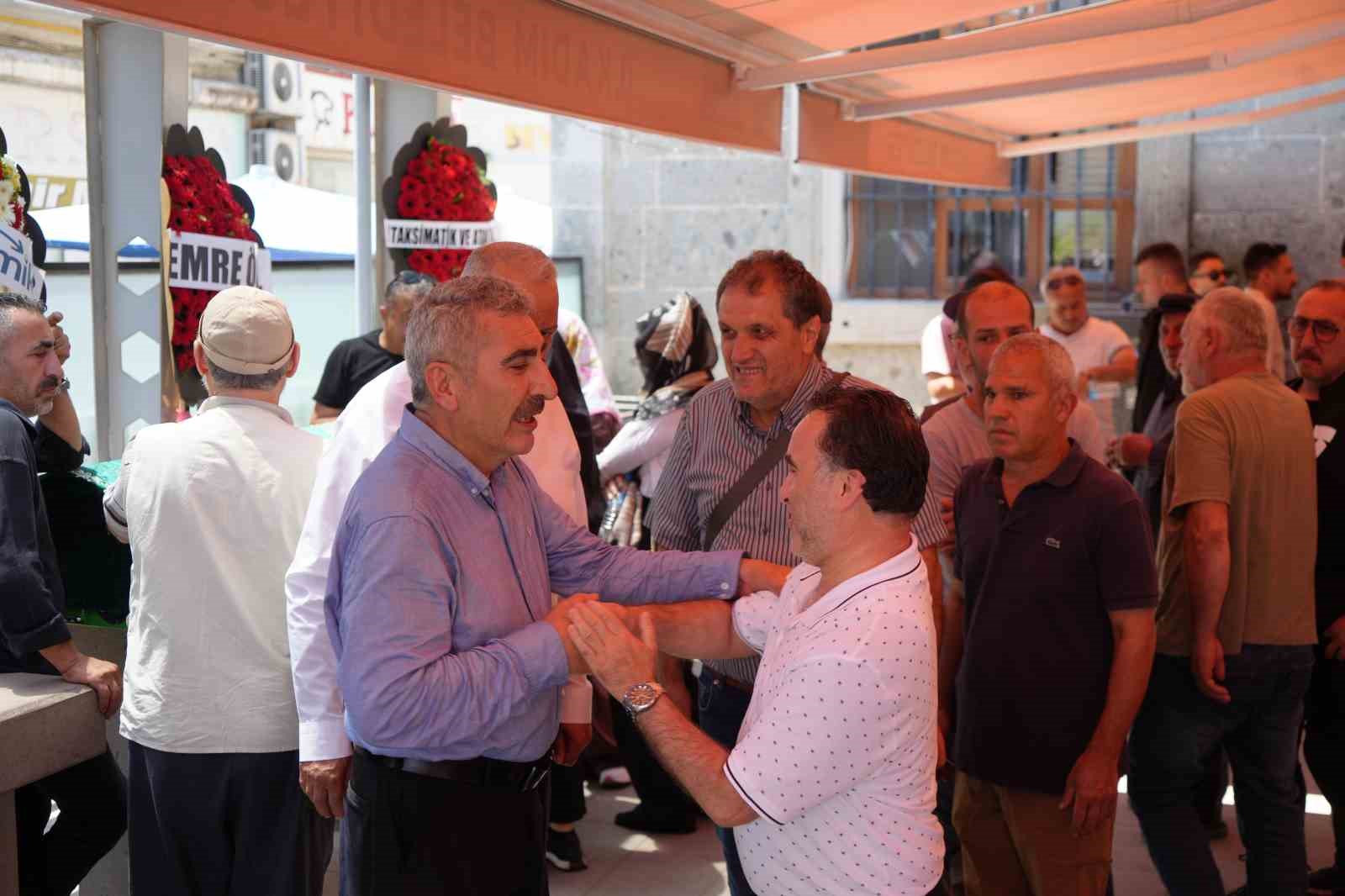 Trafik kazasında hayatını kaybeden genç motosikletçi, son yolculuğuna uğurlandı