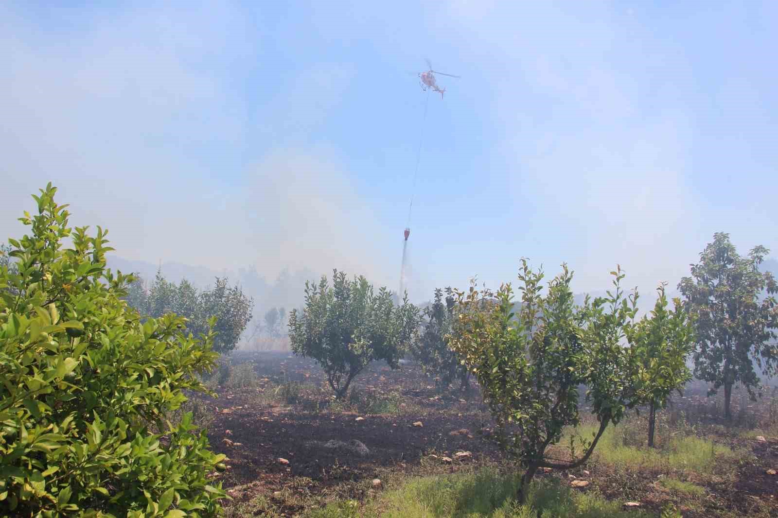 Kumluca’da makilik alanda çıkan yangın, evlere ve ormanlık alana sıçramadan söndürüldü