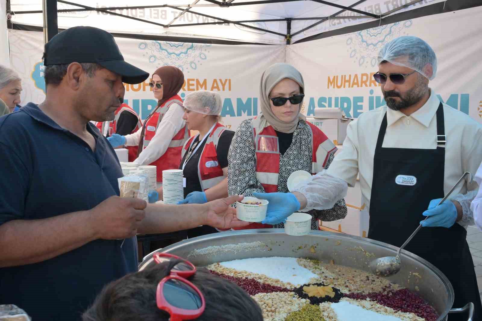 Esenyurt Belediyesinden muharrem ayında 18 bin kişiye aşure ikramı
