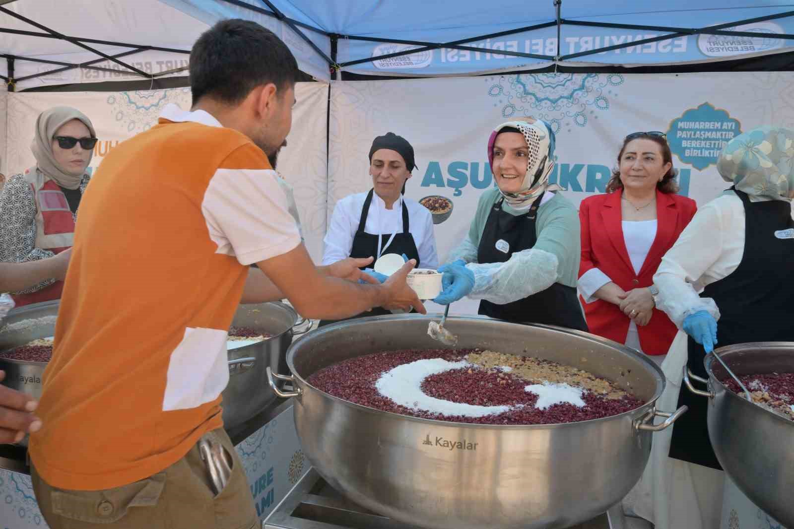 Esenyurt Belediyesinden muharrem ayında 18 bin kişiye aşure ikramı