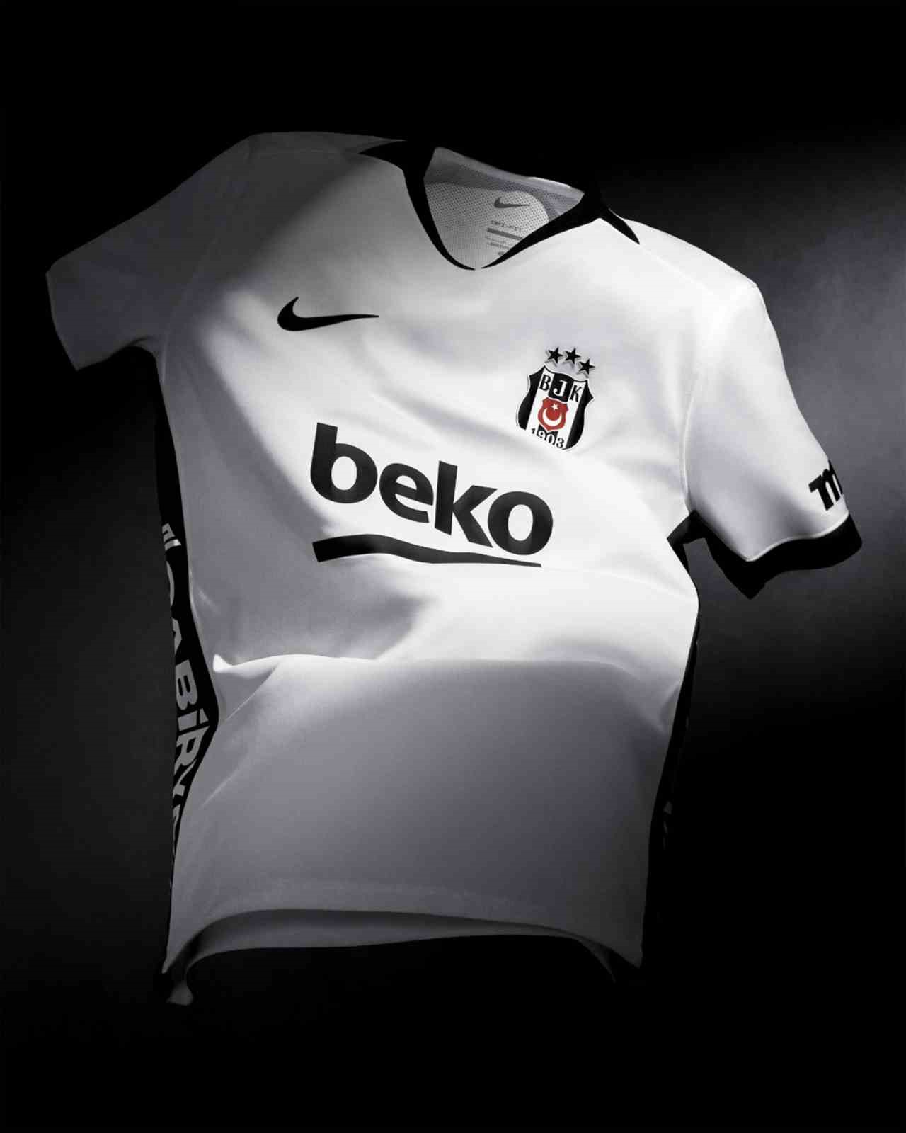 Beşiktaş’ta yeni sezon formaların tanıtımı gerçekleştirildi