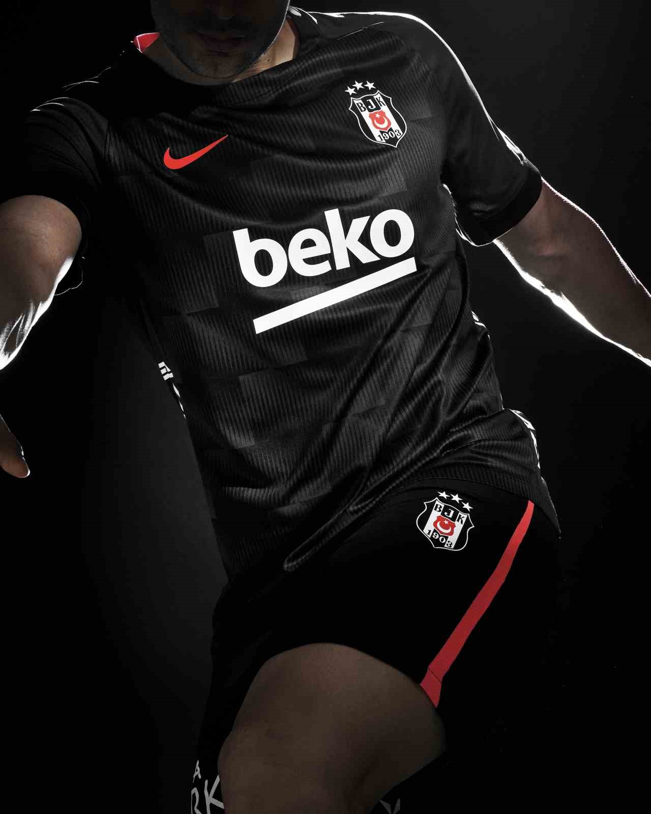 Beşiktaş’ta yeni sezon formaların tanıtımı gerçekleştirildi
