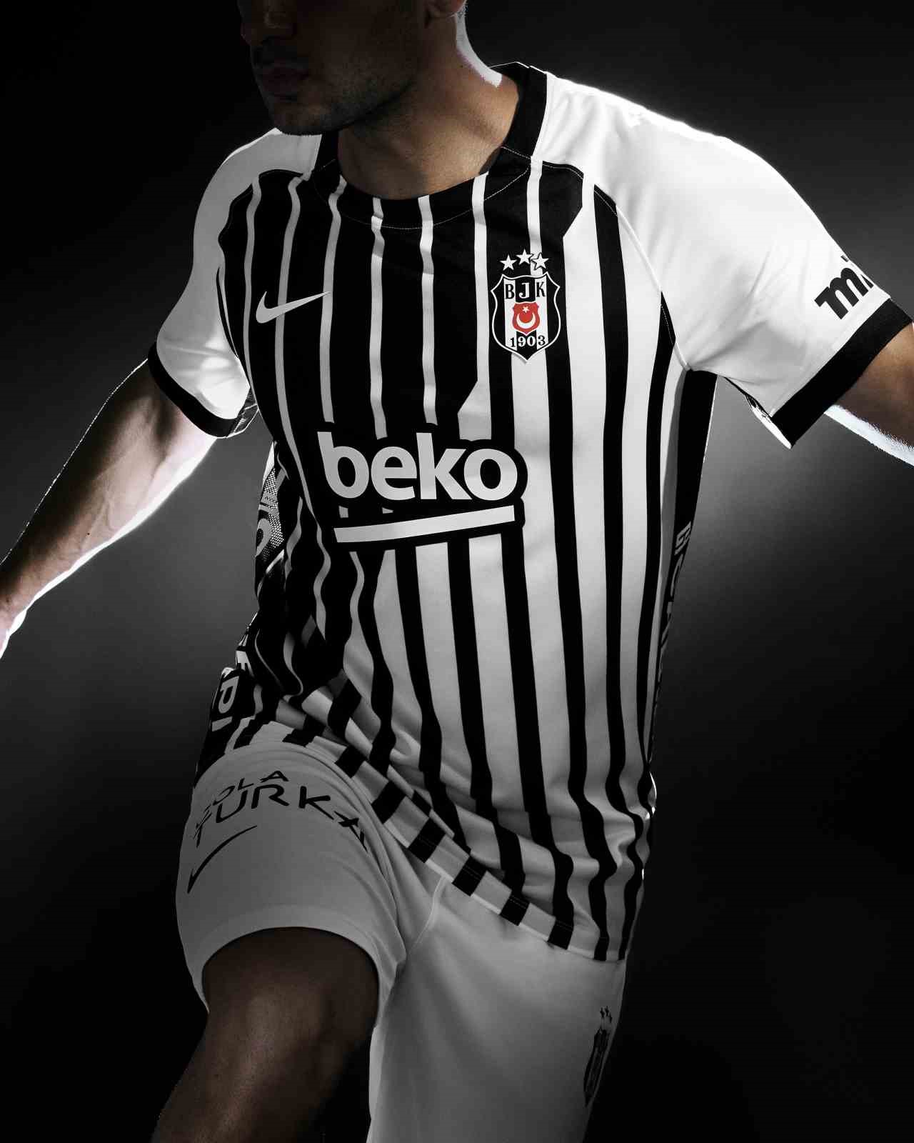 Beşiktaş’ta yeni sezon formaların tanıtımı gerçekleştirildi