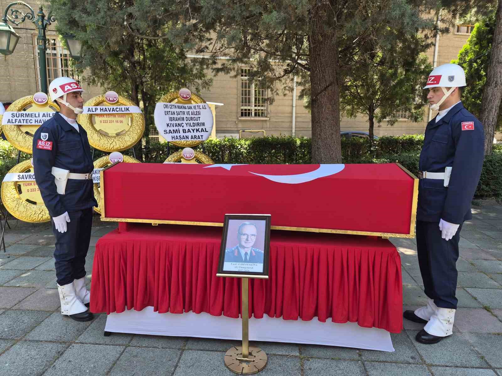 Emekli Tümgeneral Fazıl Aydınmakina son yolculuğuna uğurladı