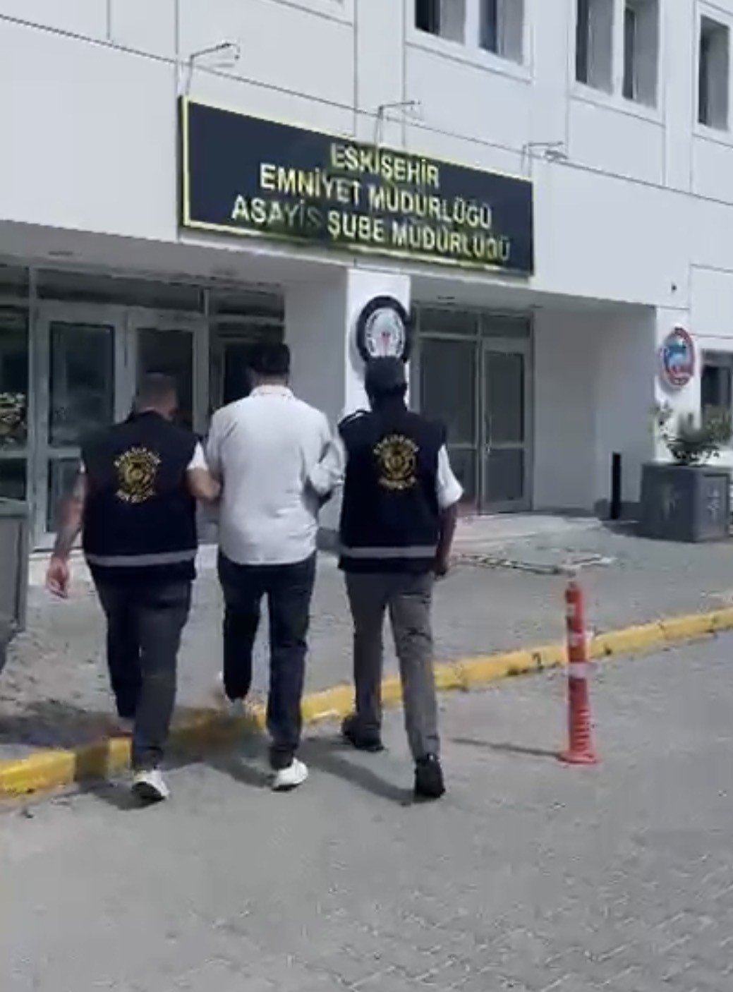 Hırsızlıktan 49 yıl hapis cezası bulunan kadın son soygununda yakayı ele verdi