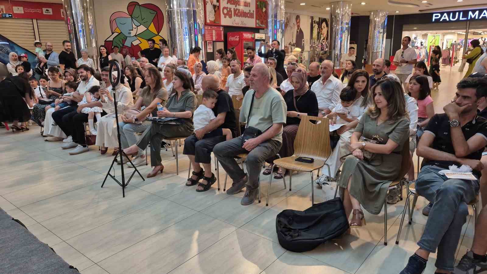 Miniklerin piyano resitali mest etti