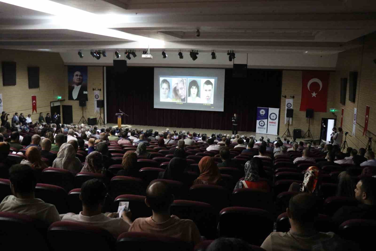 Sanal kumar tehlikesine dikkat çeken Vali Köşger: "Benim hanımı bile kumar bağımlısı yapacaklar"